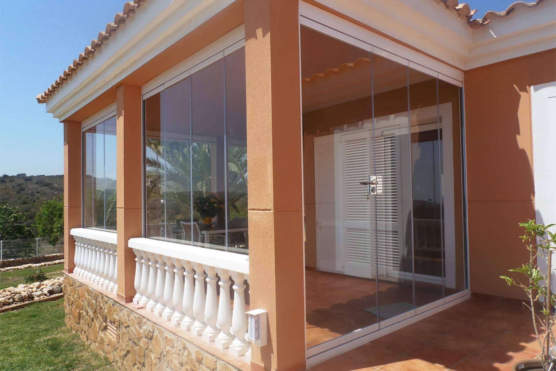 El uso de las cortinas de cristal de COVERTTO