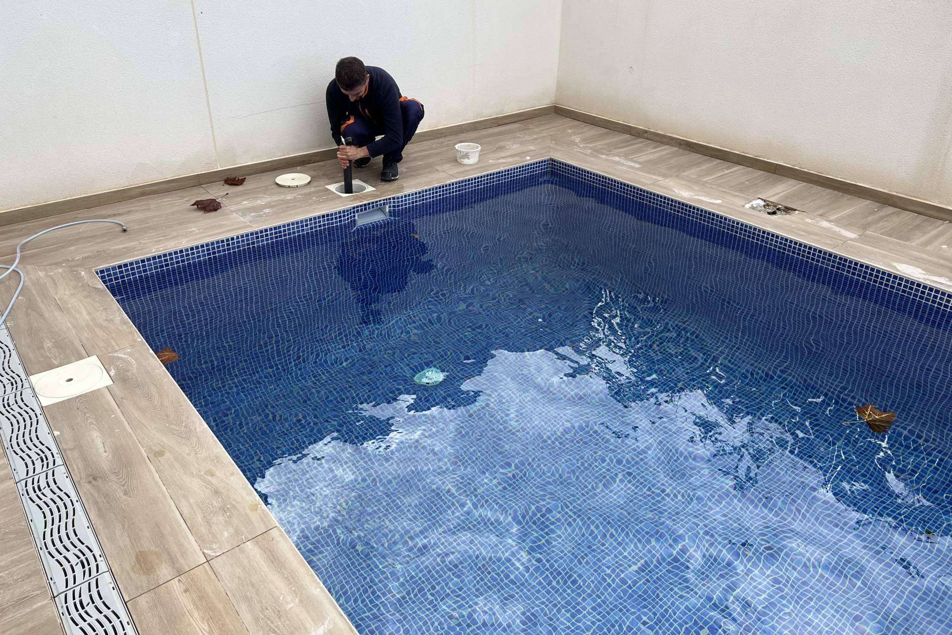 Localizar y reparar las fugas agua piscinas con el servicio de TELEFUGA
