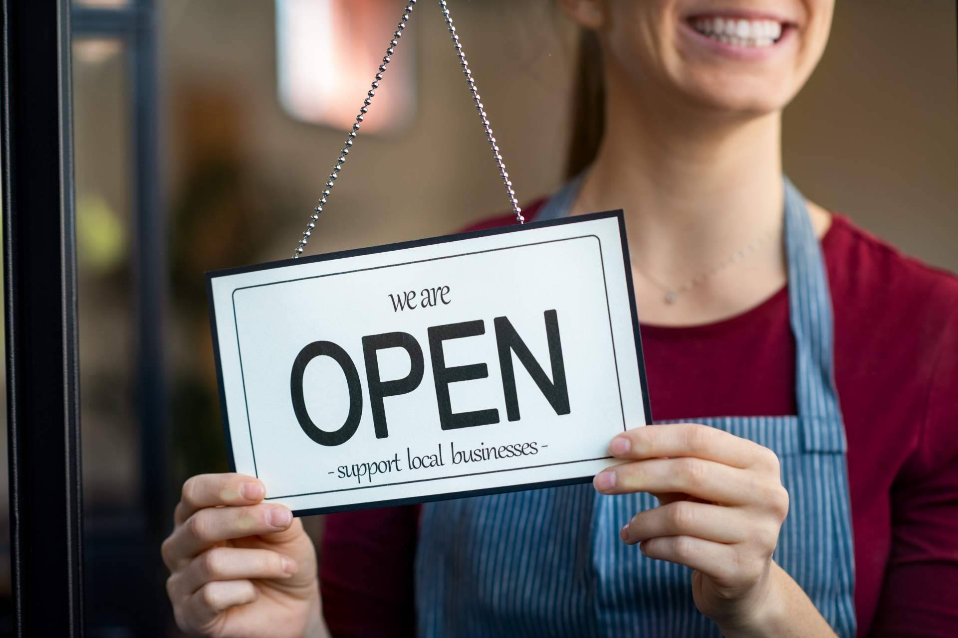 ¿Por qué realizar la constitución de empresa con la gestoría Entre Trámites?