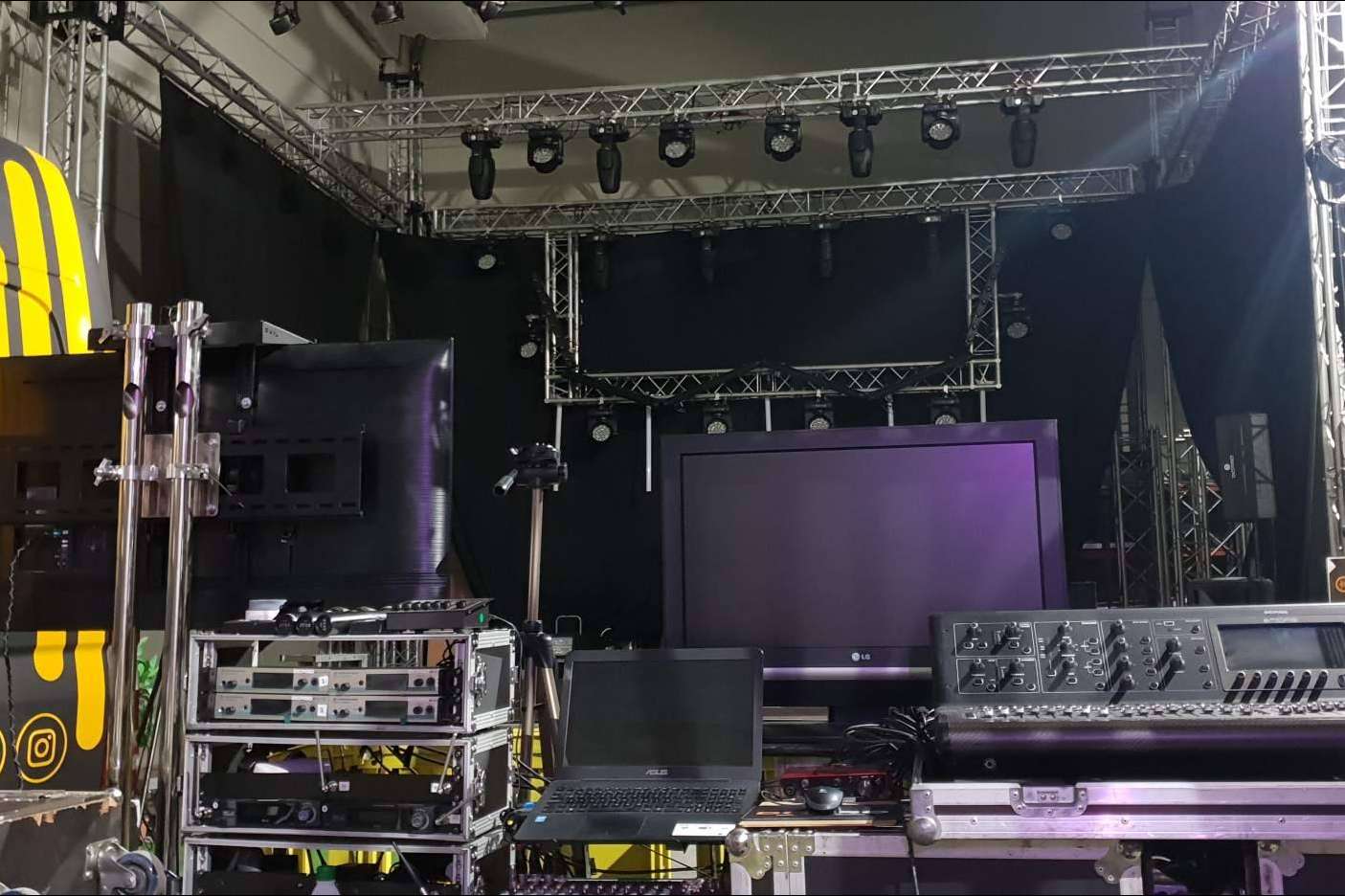 Alquiler equipos de sonido, iluminación y audiovisuales para fiestas y eventos de la mano de DCPRO
