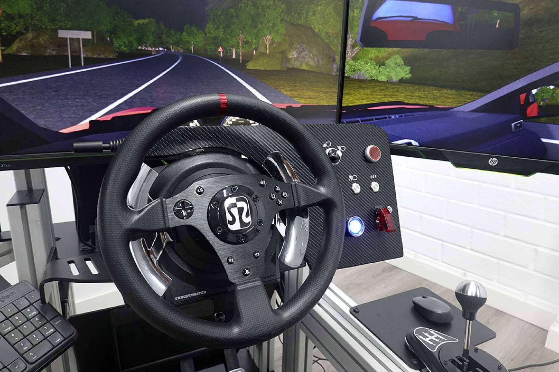 Simumak amplía la formación virtual a través del simulador de coche creado para autoescuelas