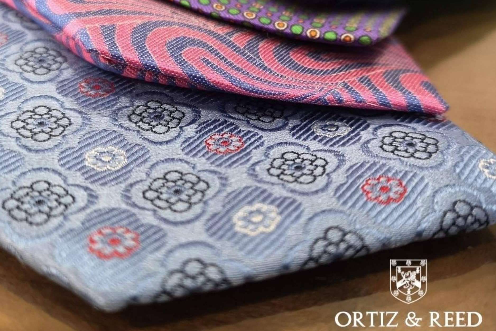 Cómo combinar las corbatas estampadas de Ortiz & Reed