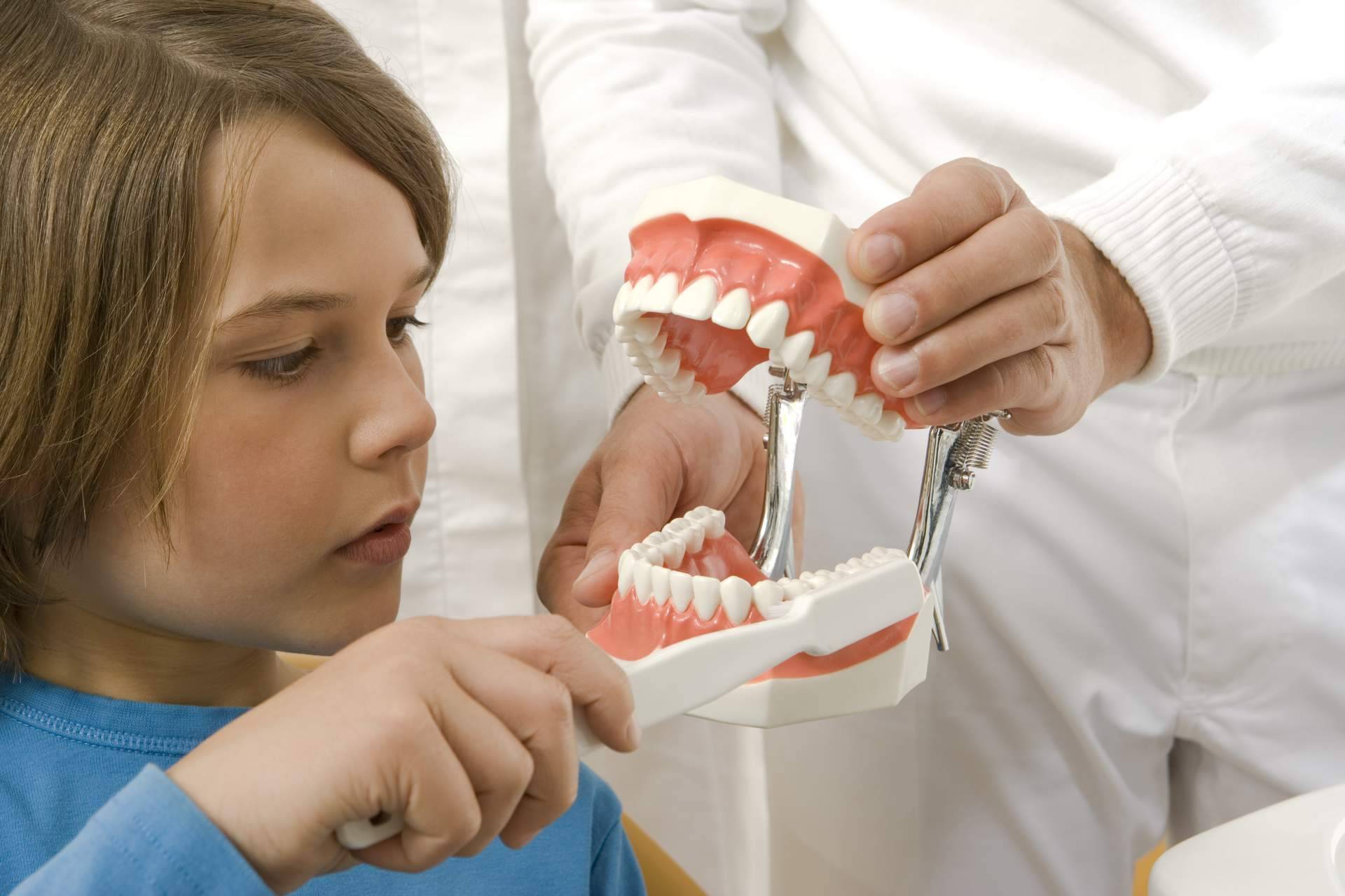 ¿Cuándo visitar al dentista?, odontopediatría de la mano de Implant Clinics