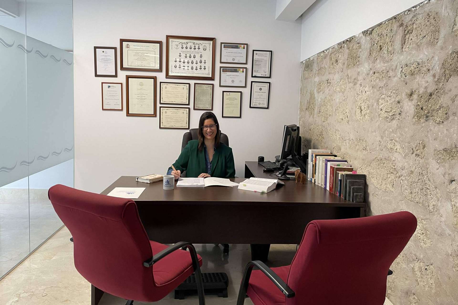 Margarita Ramos Topham es la abogada fundadora de Cancelamos tu deuda en Canarias