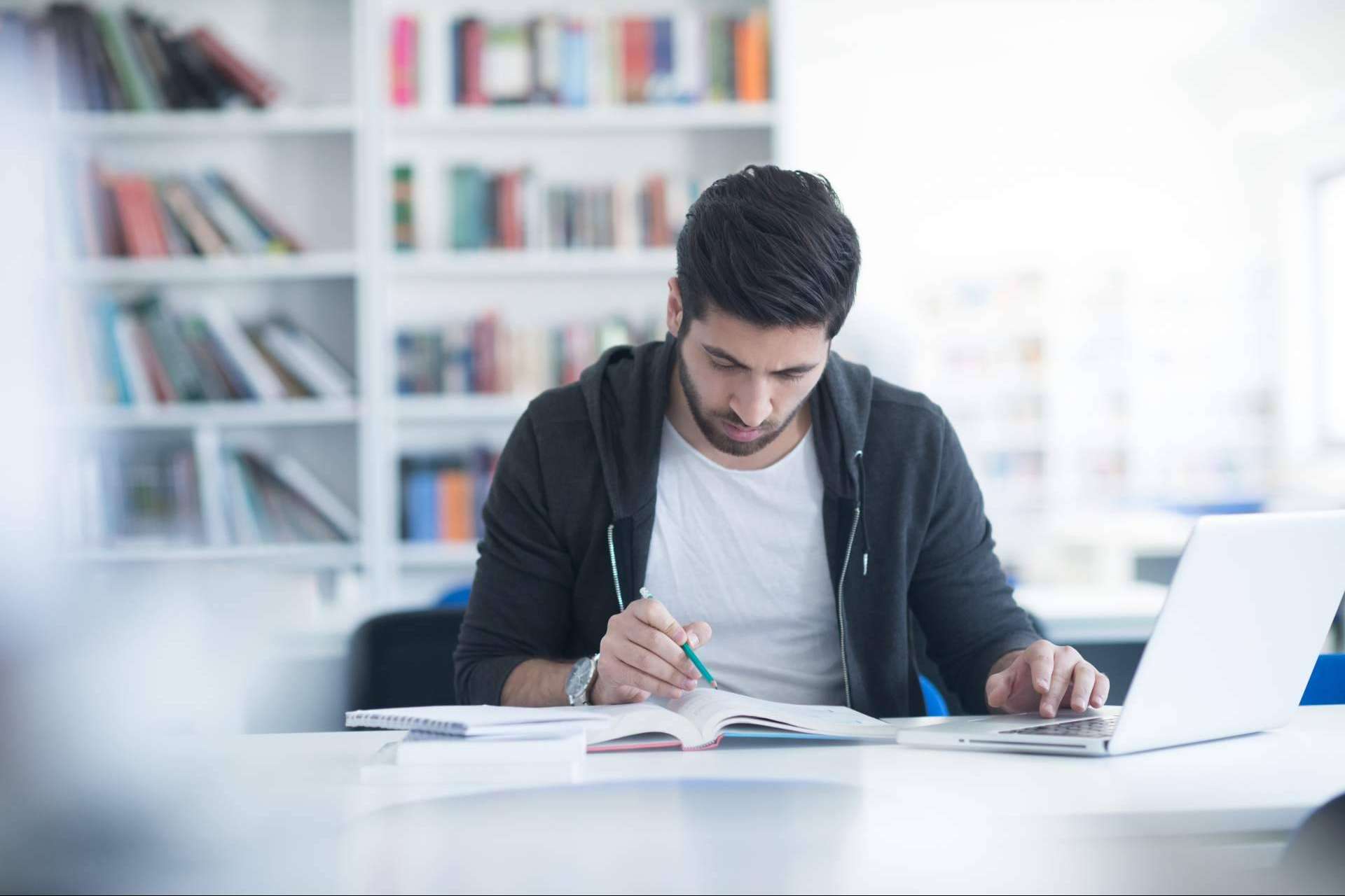 ¿Cómo elegir una academia para aprender árabe online? Academia Árabe