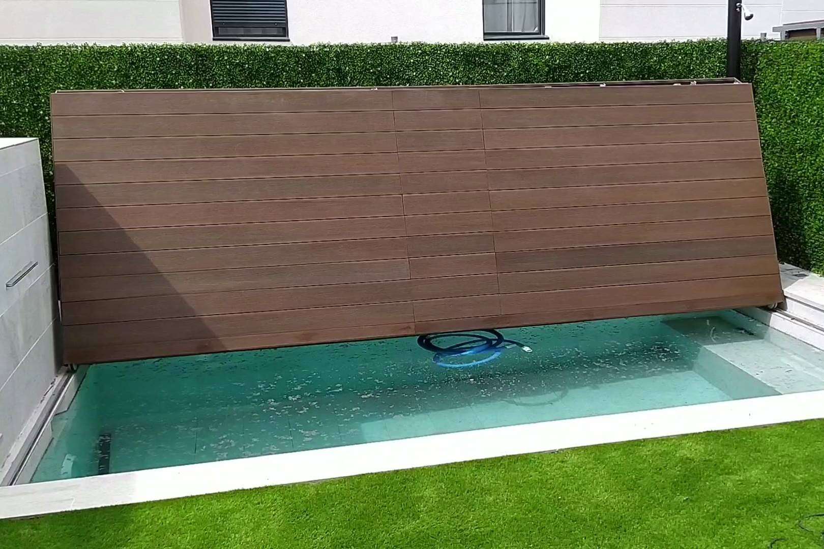 Optimizar espacios convirtiendo una piscina en un suelo rígido transitable