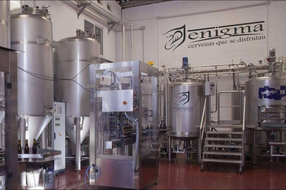 Cervezas e hidromiel artesanales elaboradas de manera ecoeficiente con energía verde