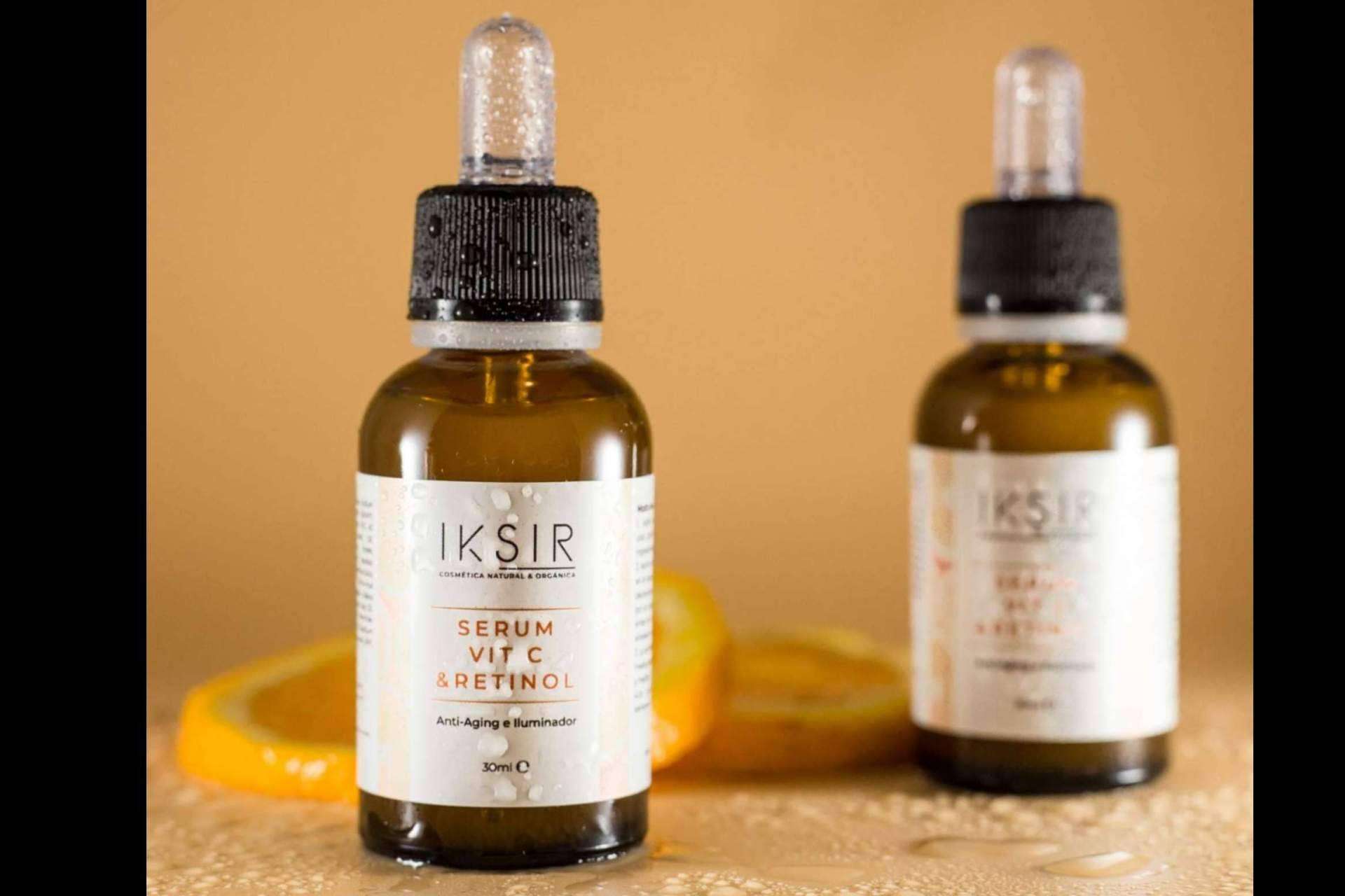 Revitalizar el rostro durante la noche a través del sérum de vitamina C y retinol de IKSIR
