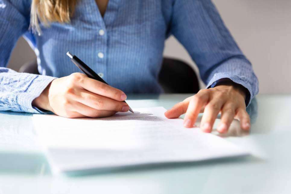 Contrato de trabajo, los factores clave a tener en cuenta antes, durante y después de firmarlo