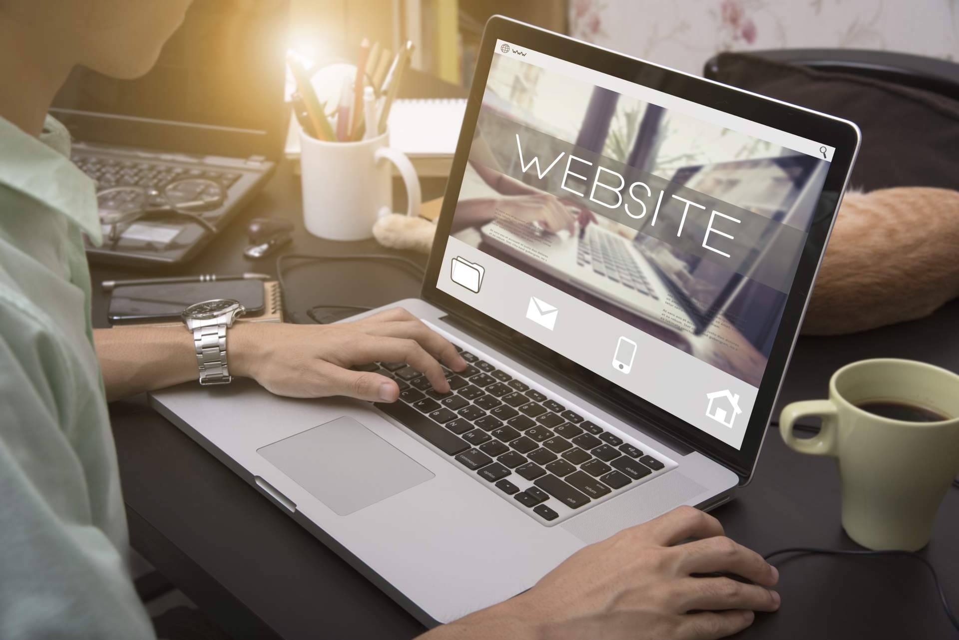 Páginas web para mejorar el posicionamiento de los despachos de abogados ante la competencia