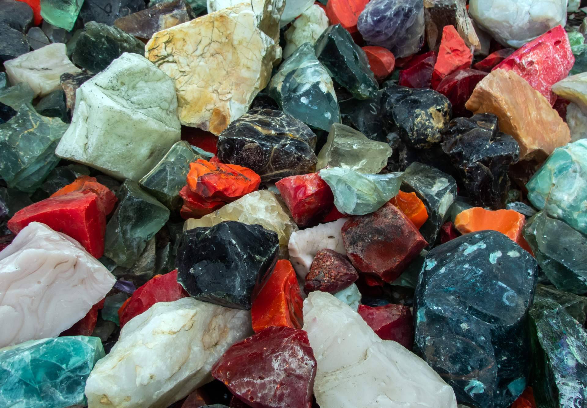 Adquirir piedras curativas y protectoras en Tierra de Gemas