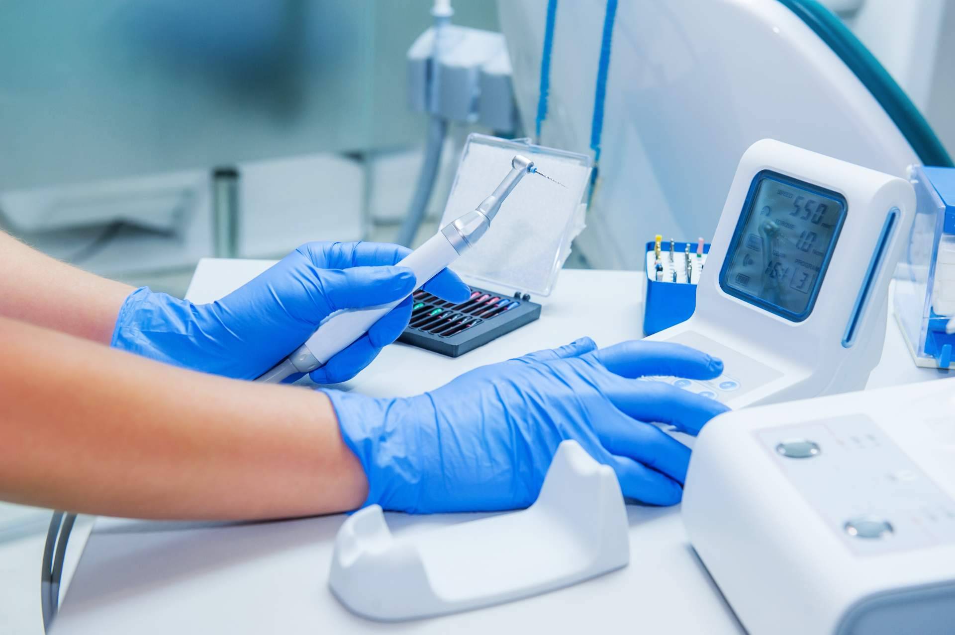 Mantenimiento de instrumentos dentales con Precisión Médica