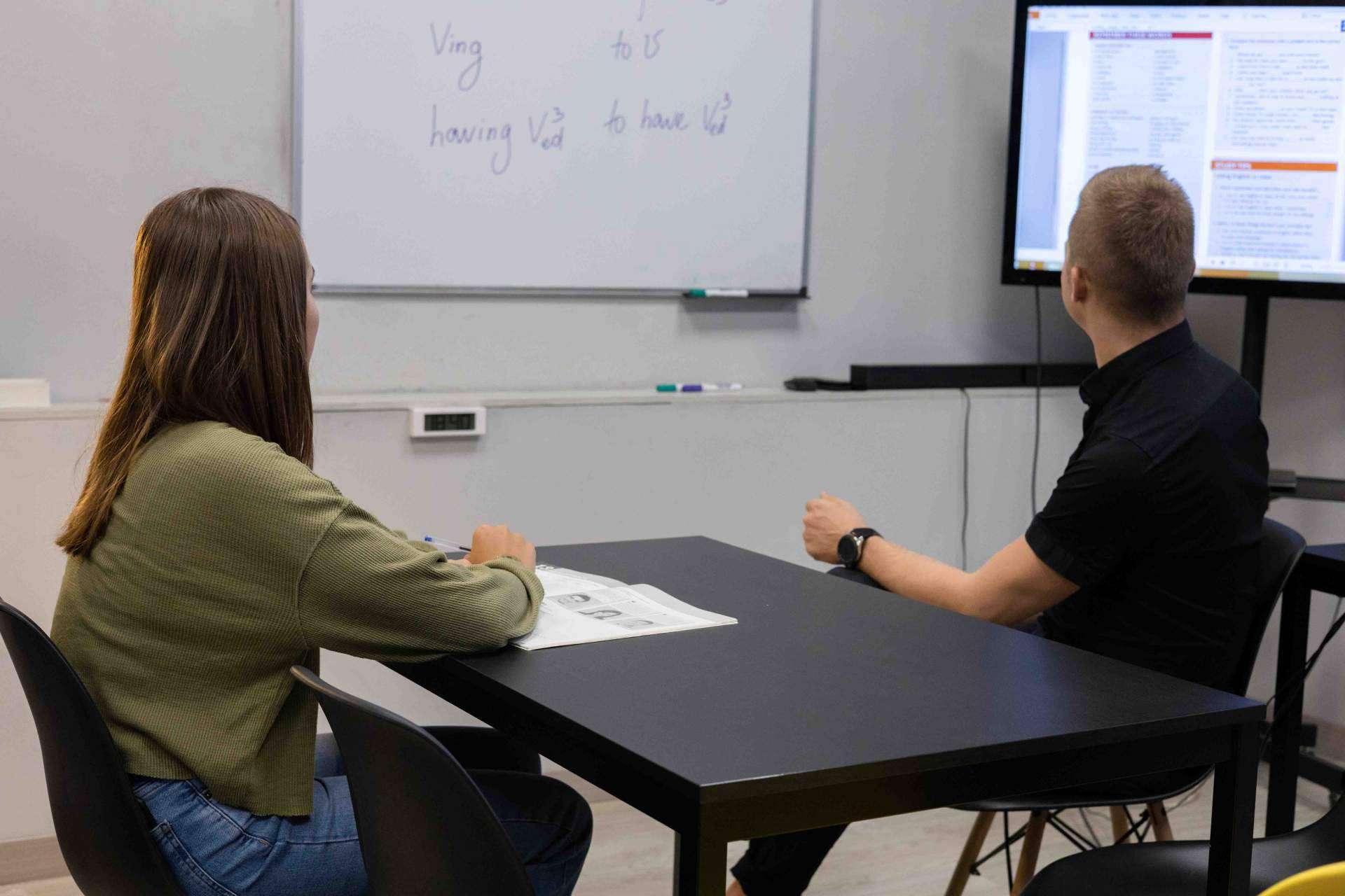 Las clases de inglés online y presenciales de Bravo Academy se adaptan a los requisitos de cada alumno