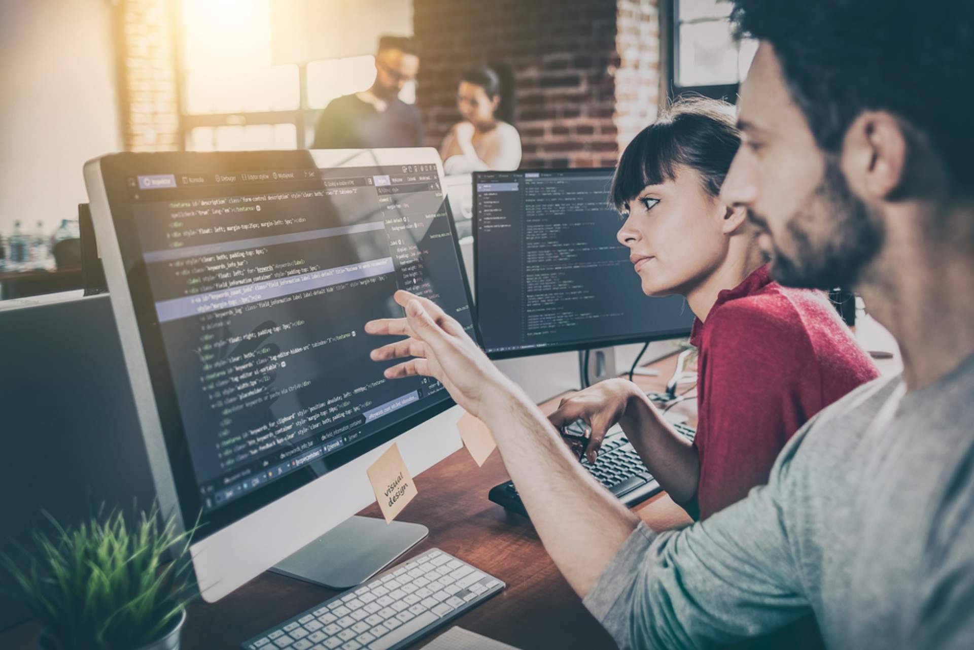 Destaca se encarga de gestionar el mantenimiento web de negocios digitales