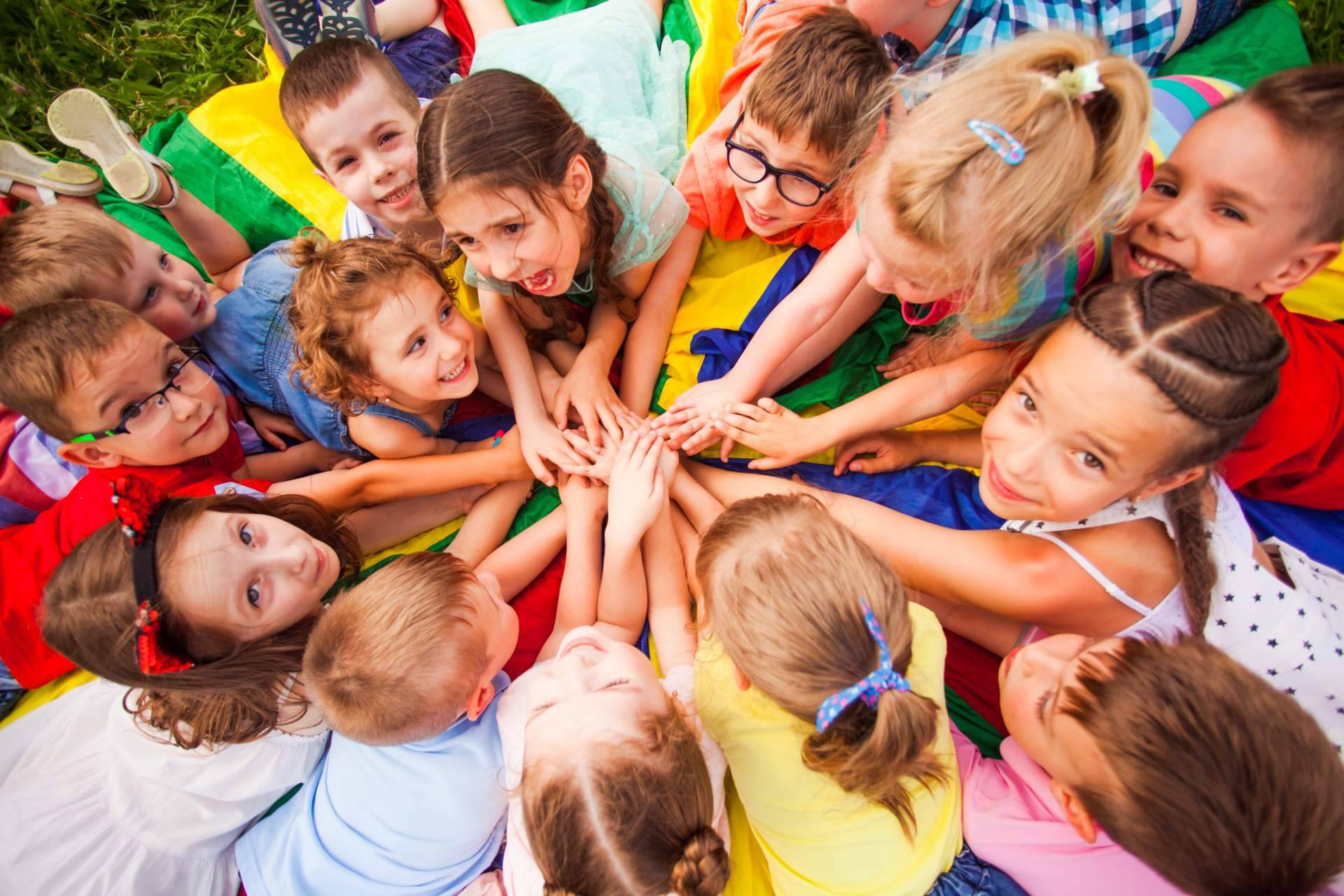 Beneficios de que los niños acudan a un campamento de verano, por Campamentos Infantiles