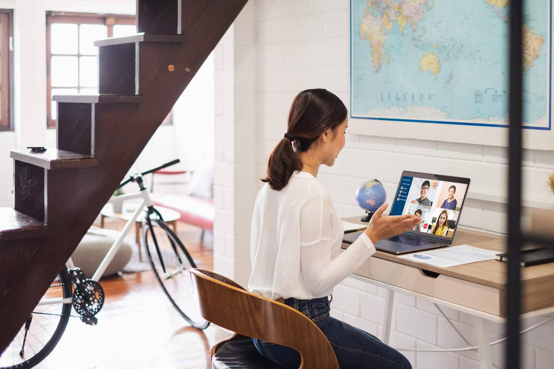 ¿Cómo teletrabajar con mobiliario ergonómico y económico?