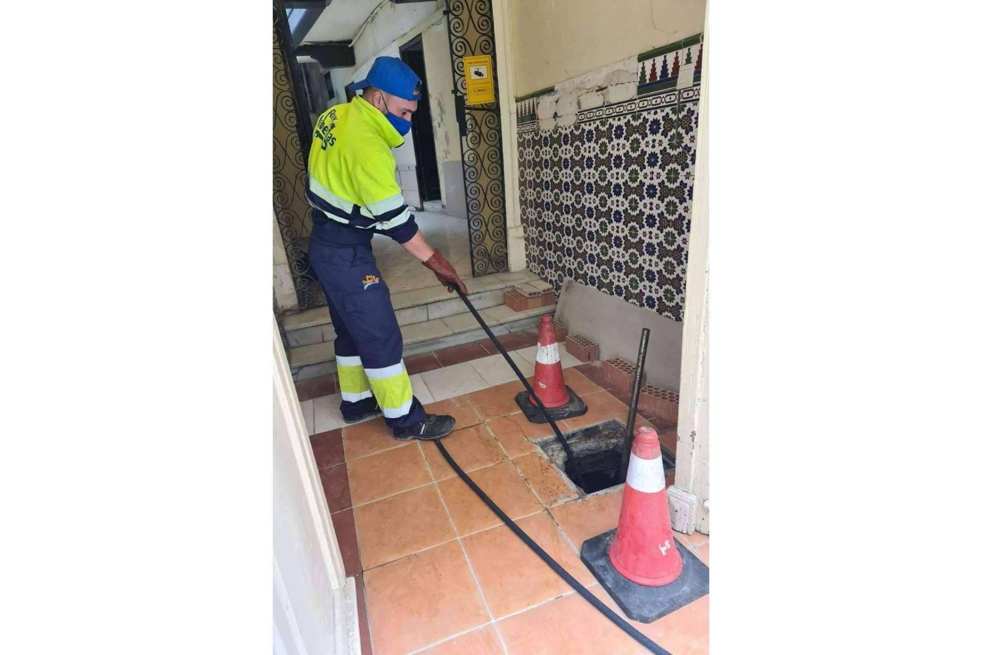 Arreglar un desatoro del fregadero cuanto antes es fundamental para evitar un problema mayor, por Rey Tuberías