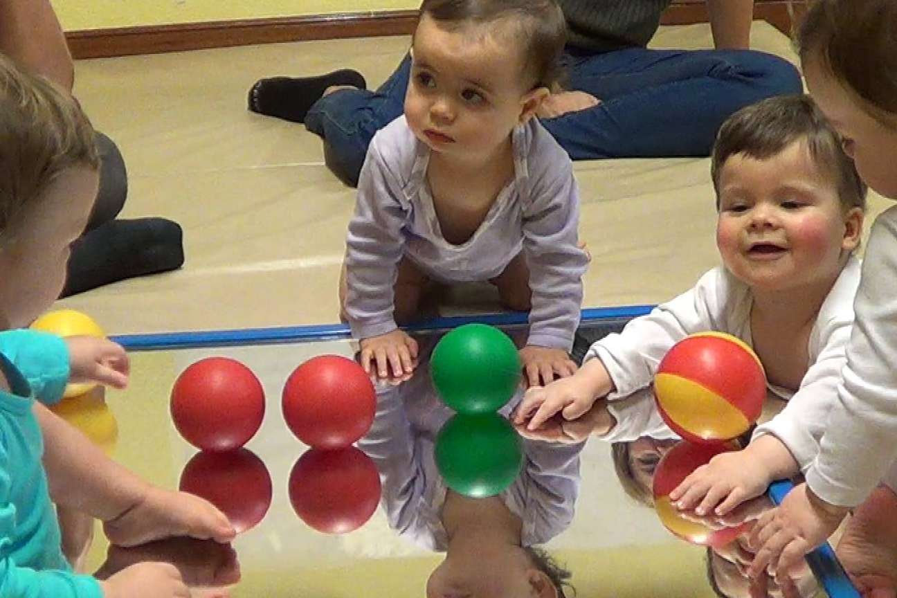 ¿Dónde encontrar una guía para adaptarse a la nueva regulación del primer ciclo de Educación Infantil? Educar con Abrazos de Amor