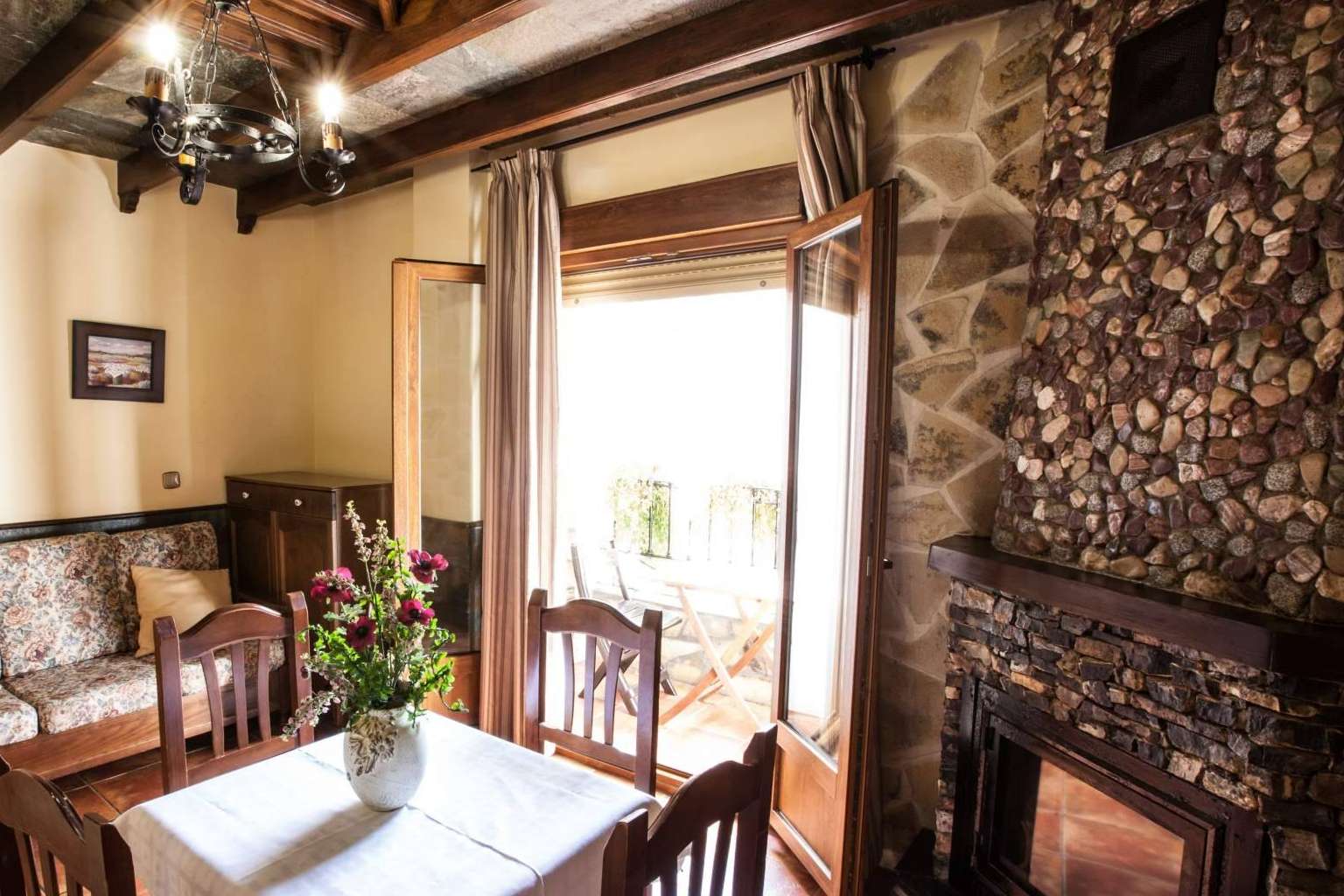 Los servicios exclusivos de Casas Rurales Benarum, un complejo de alojamientos rurales con un entorno único de naturaleza