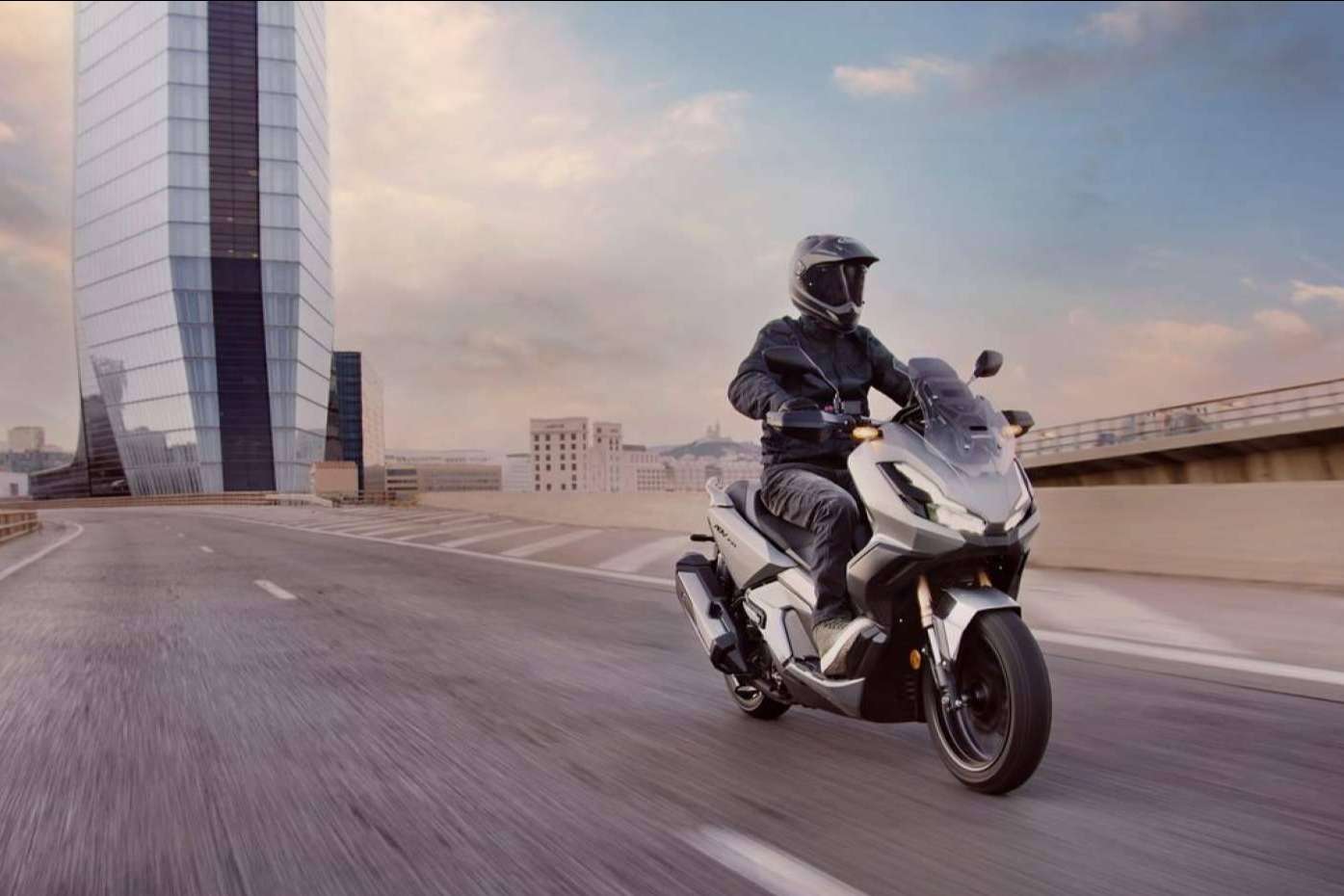 Pruebas de Motos presenta las características de la nueva HONDA ADV 350 2022