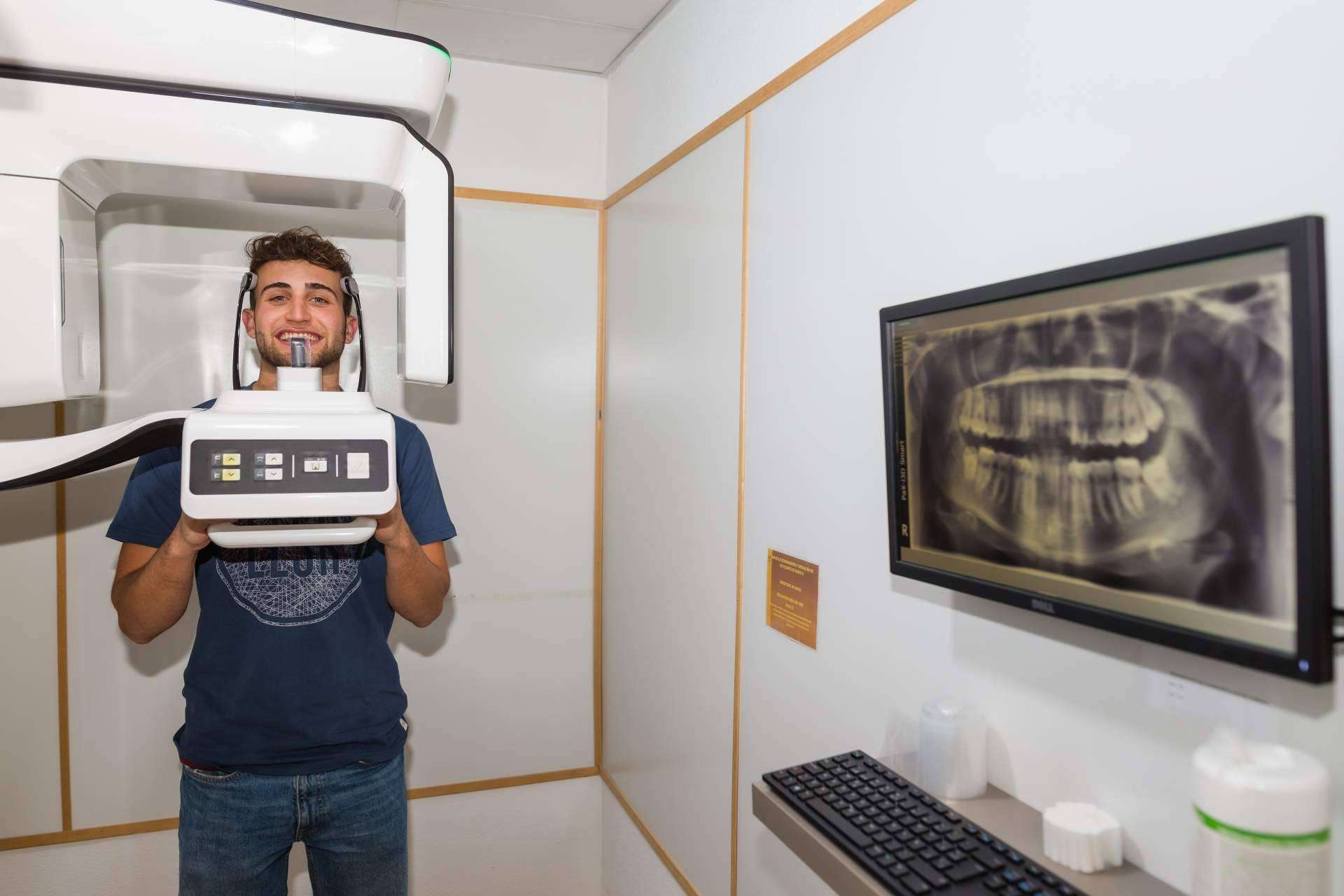 En Dental Roca disponen de todo tipo de tratamientos odontológicos para cualquier necesidad