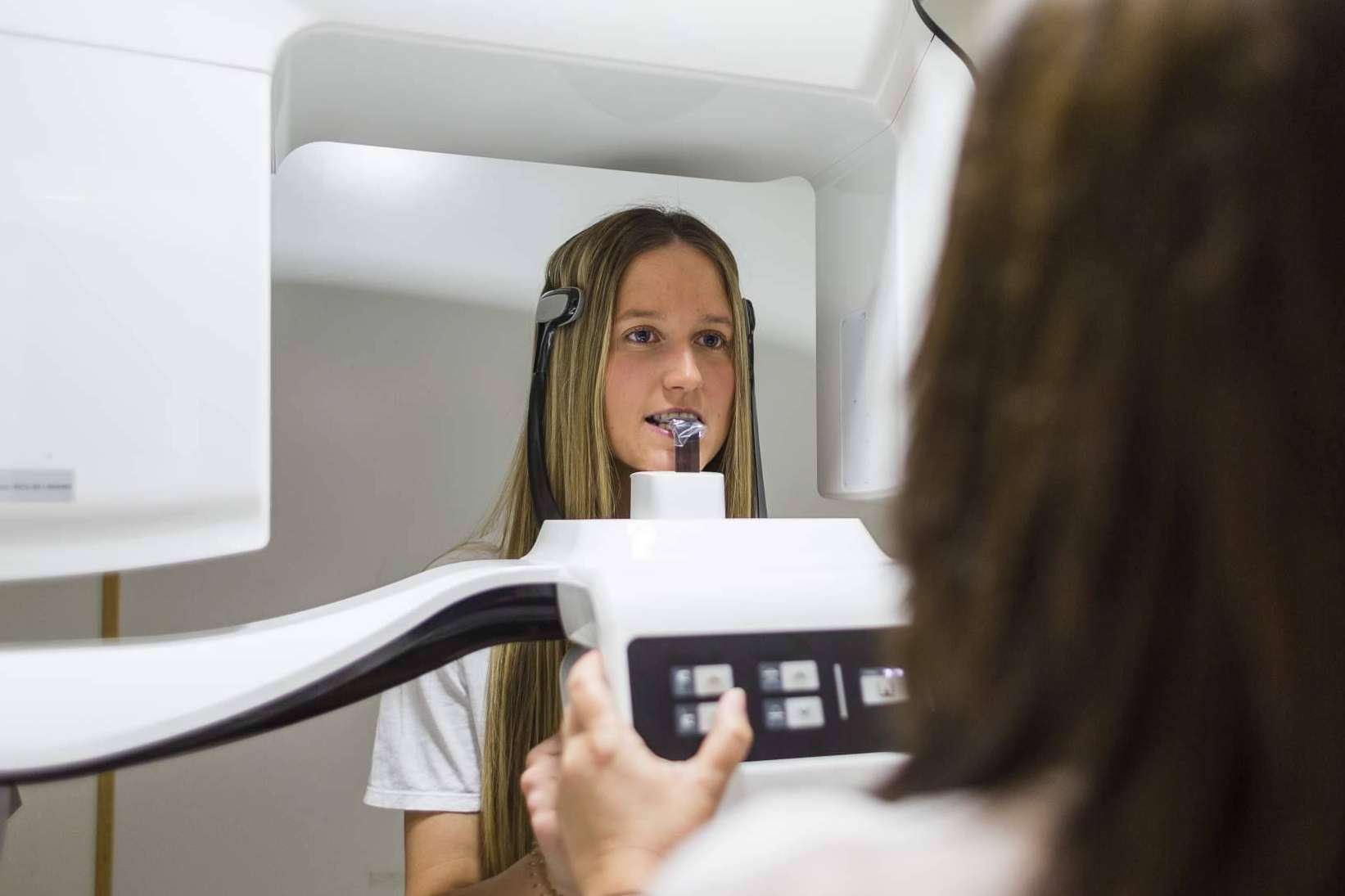 El objetivo de Dental Roca, devolver el brillo a la sonrisa