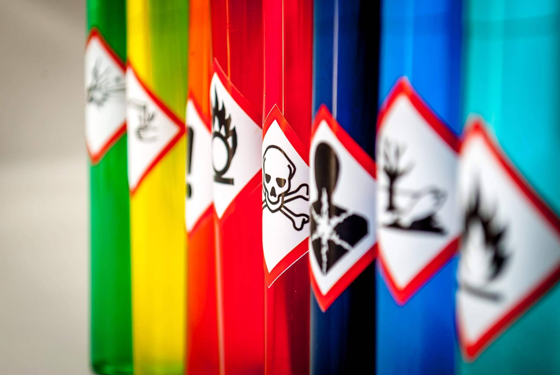 Almacenamiento de productos químicos, normativa e inspección de la mano de TÜV NORD