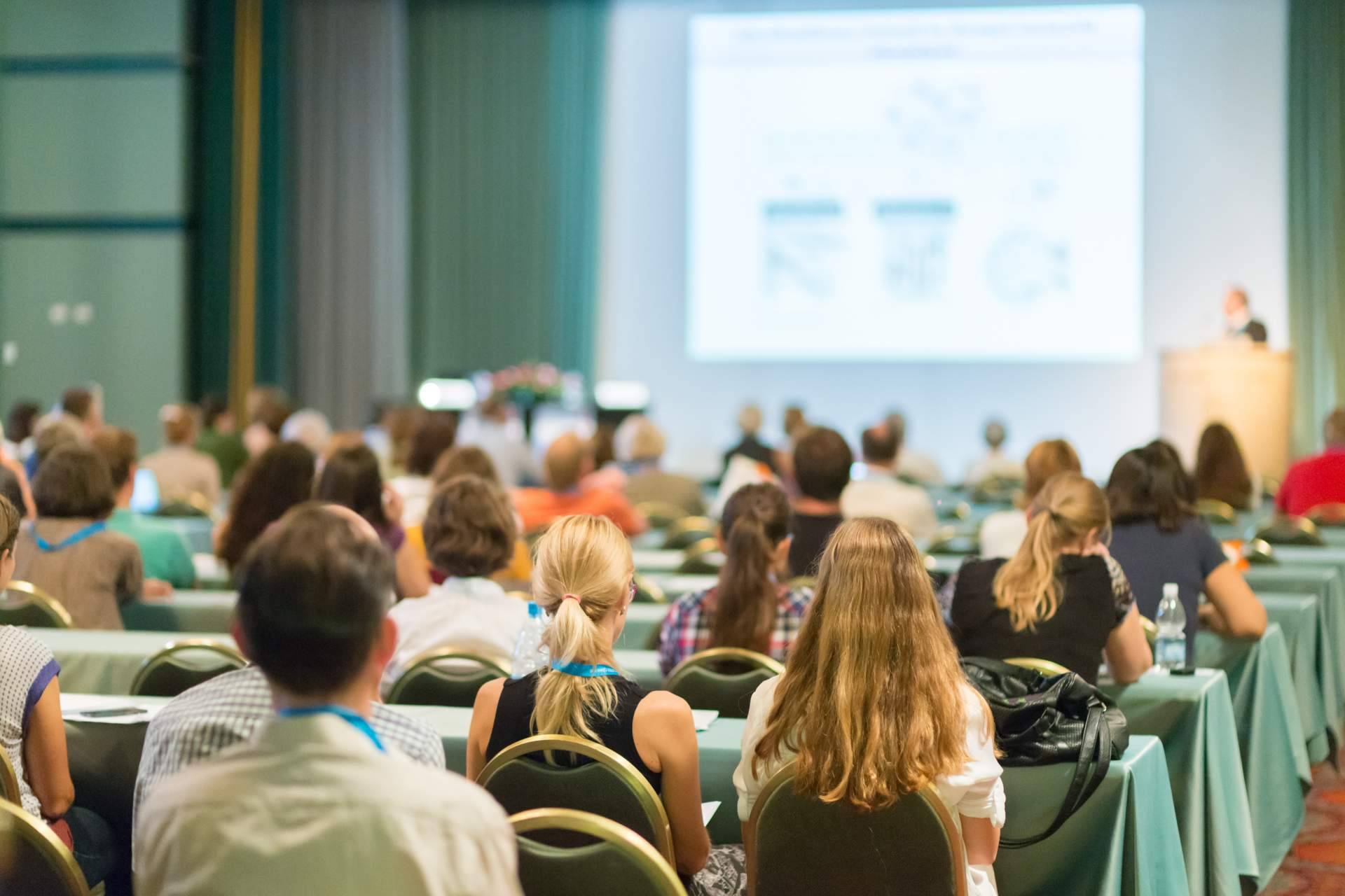 Más Que Un Boli explica cómo sorprender con el merchandising en ferias y eventos