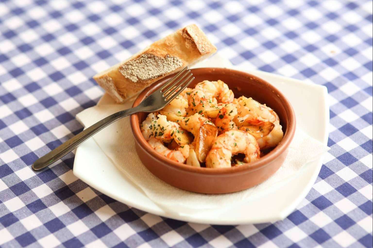 Comida a la brasa en el restaurante Pasa Tapas