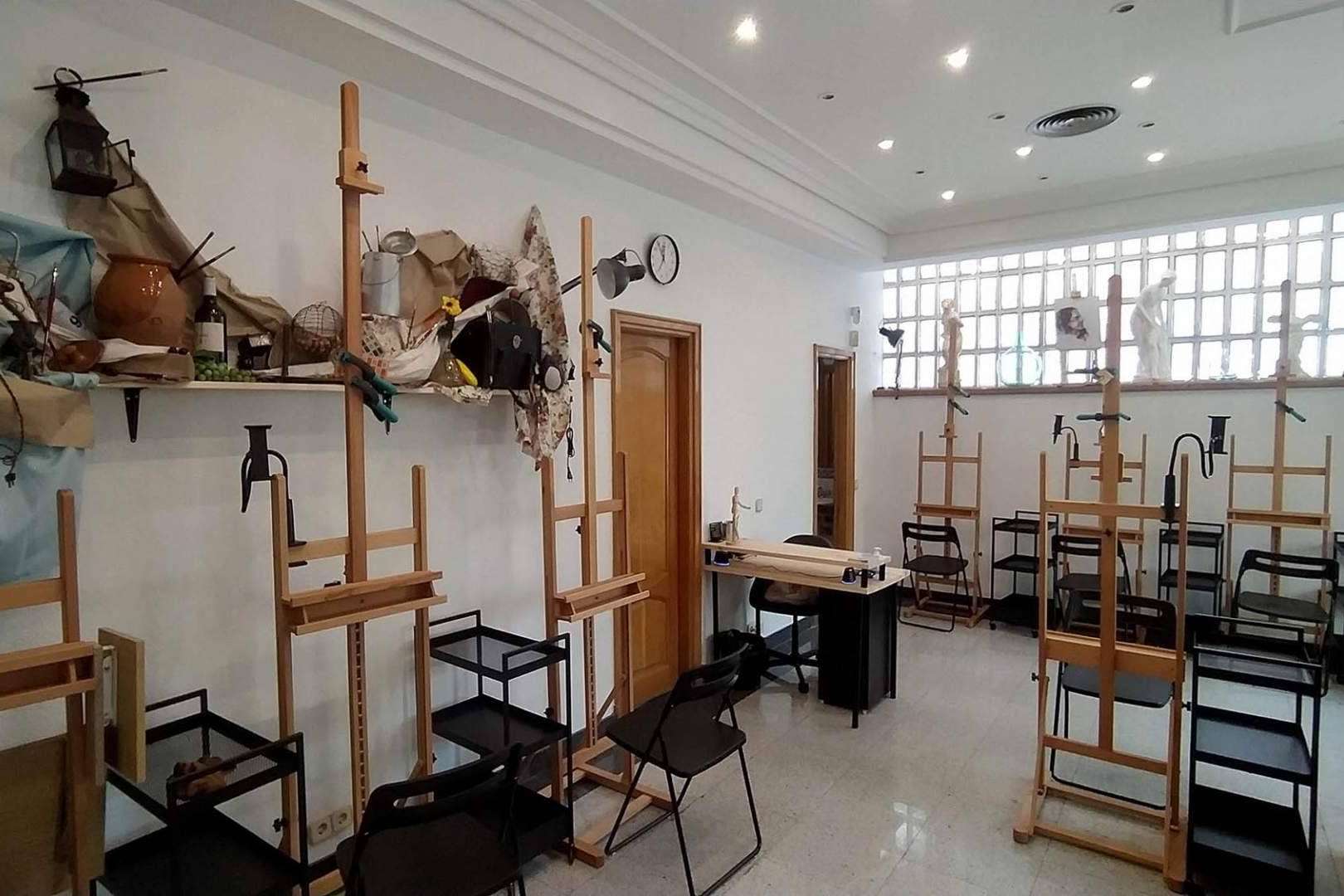 Estudio Ilógico, excelente docencia académica de la mano de artistas en activo con numerosas exposiciones, ferias y eventos