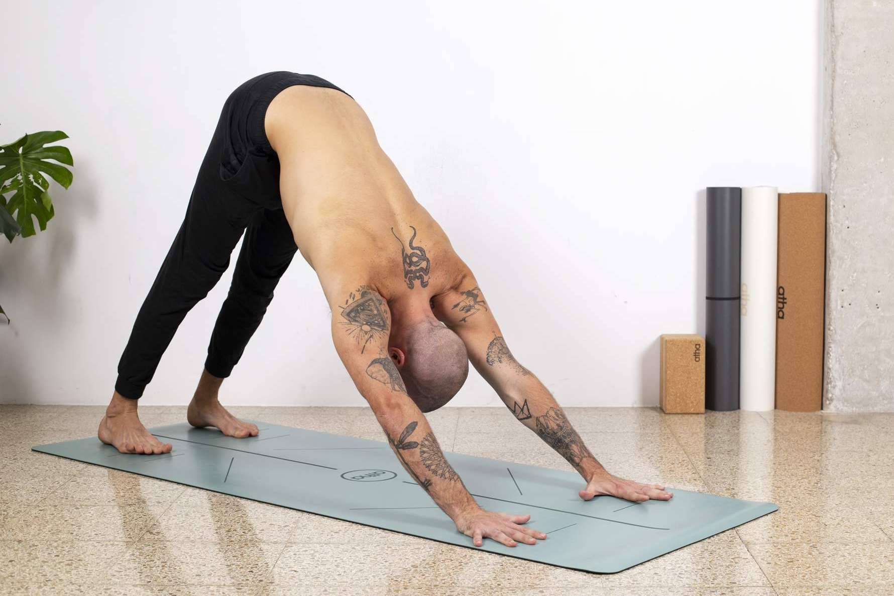 Esterillas de yoga antideslizantes fabricadas con materiales sostenibles y biodegradables