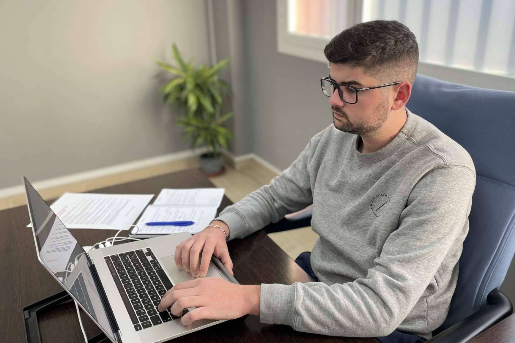 El especialista en marketing digital, Iván Oller, ayuda a hacer crecer un negocio