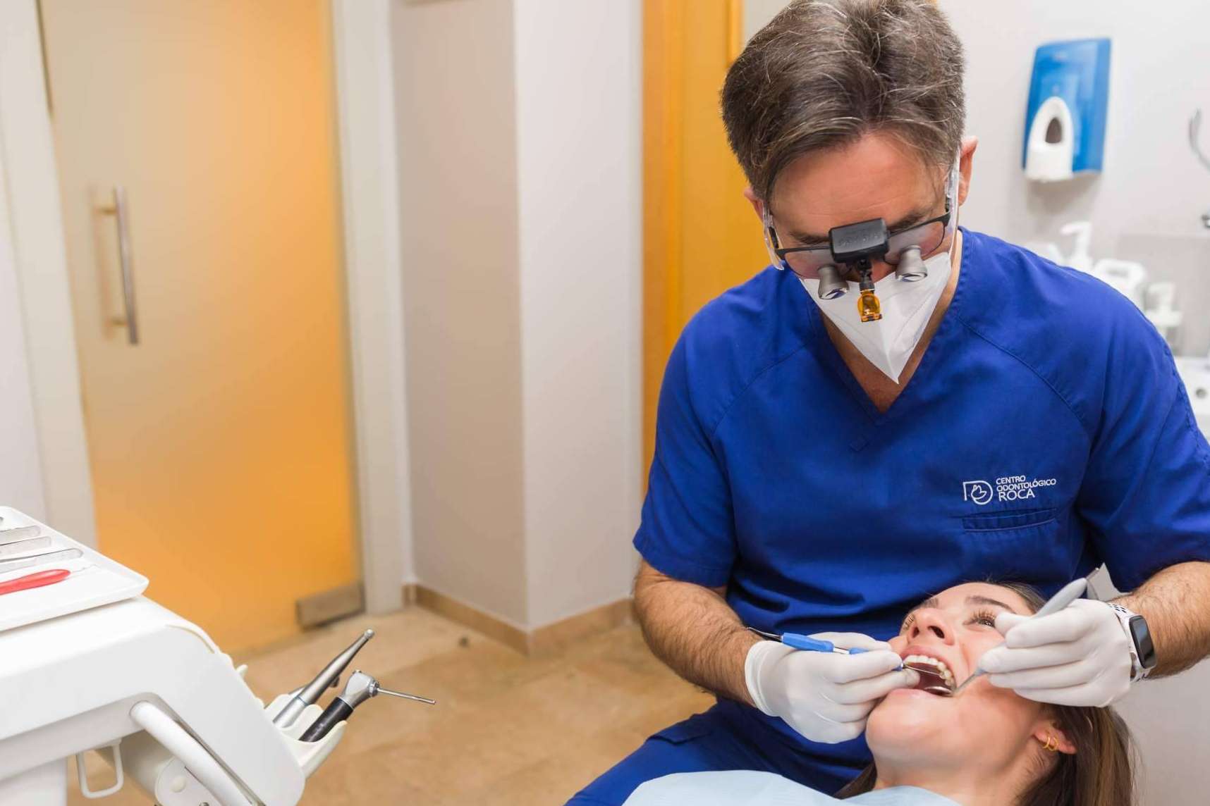 Optar por el procedimiento de implantes dentales de Dental Roca