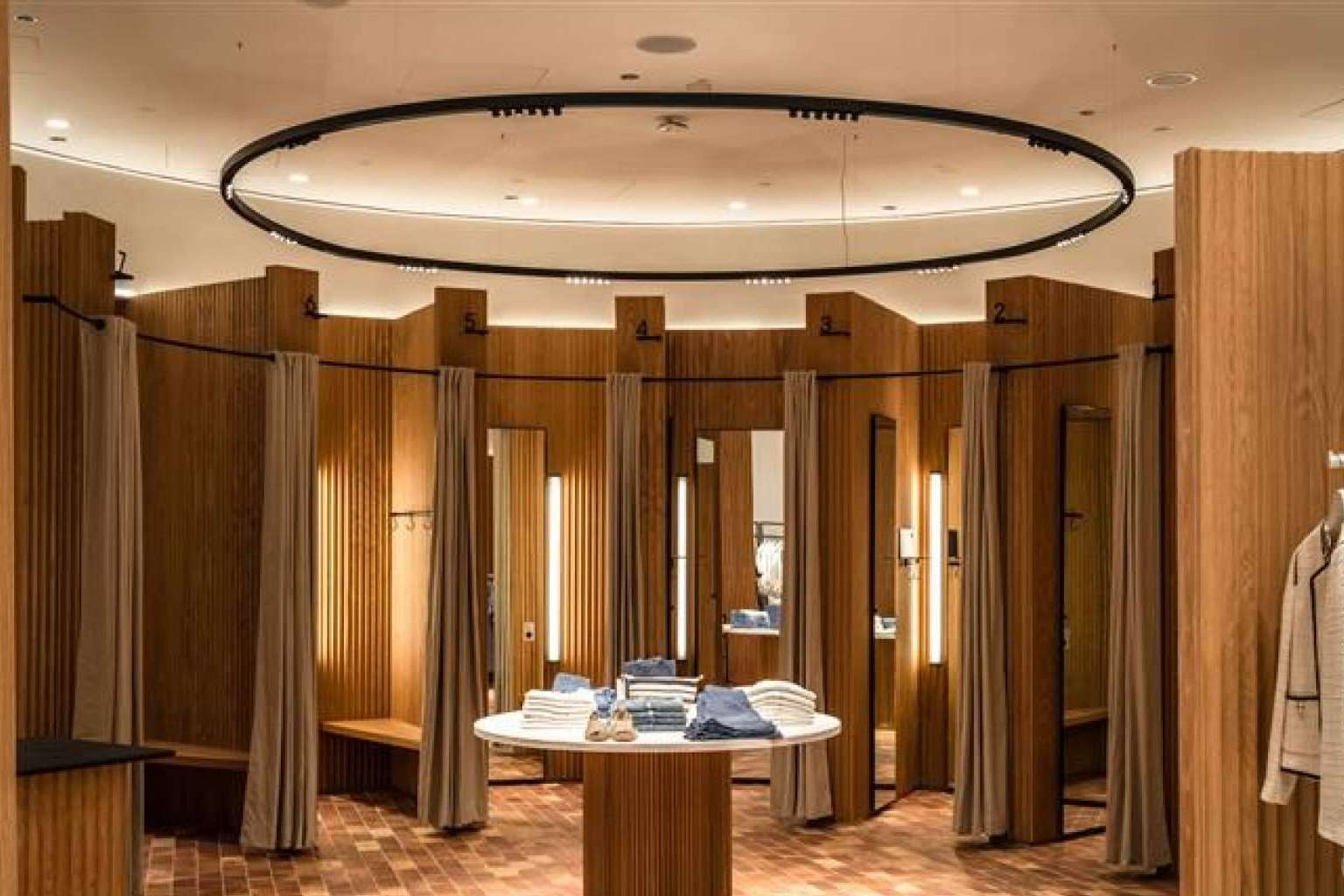 Insolit ha destacado en la nueva flagship store de Mango en Berlín