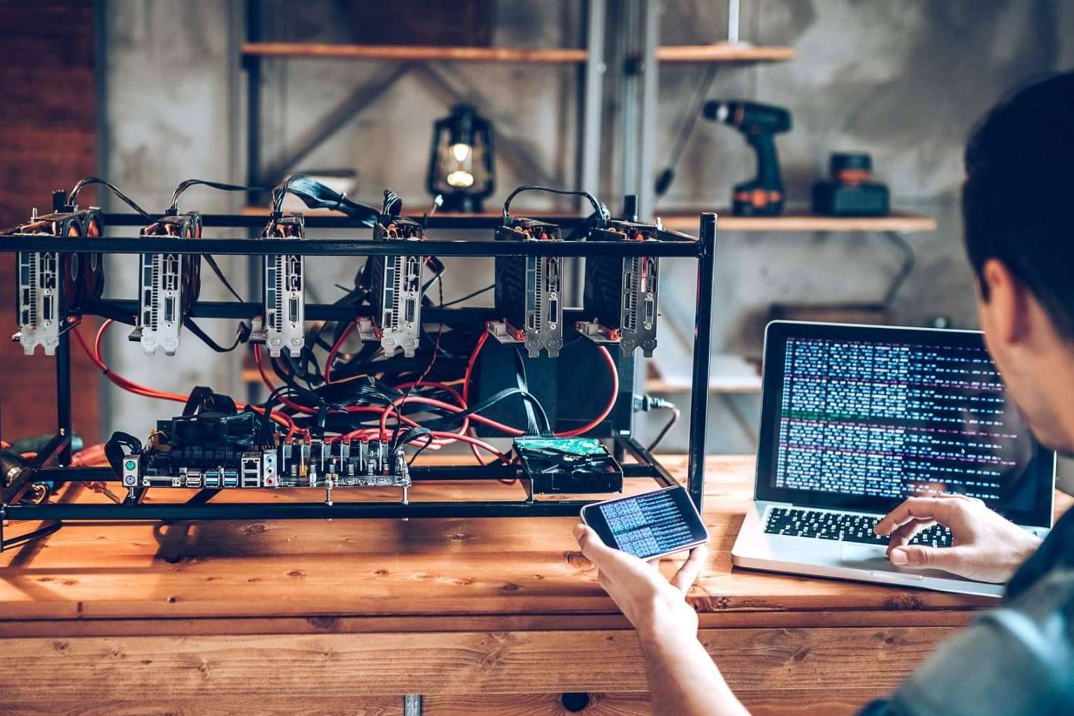 Reparación y mantenimiento de equipos de minería con los profesionales de Mineros de Criptomonedas