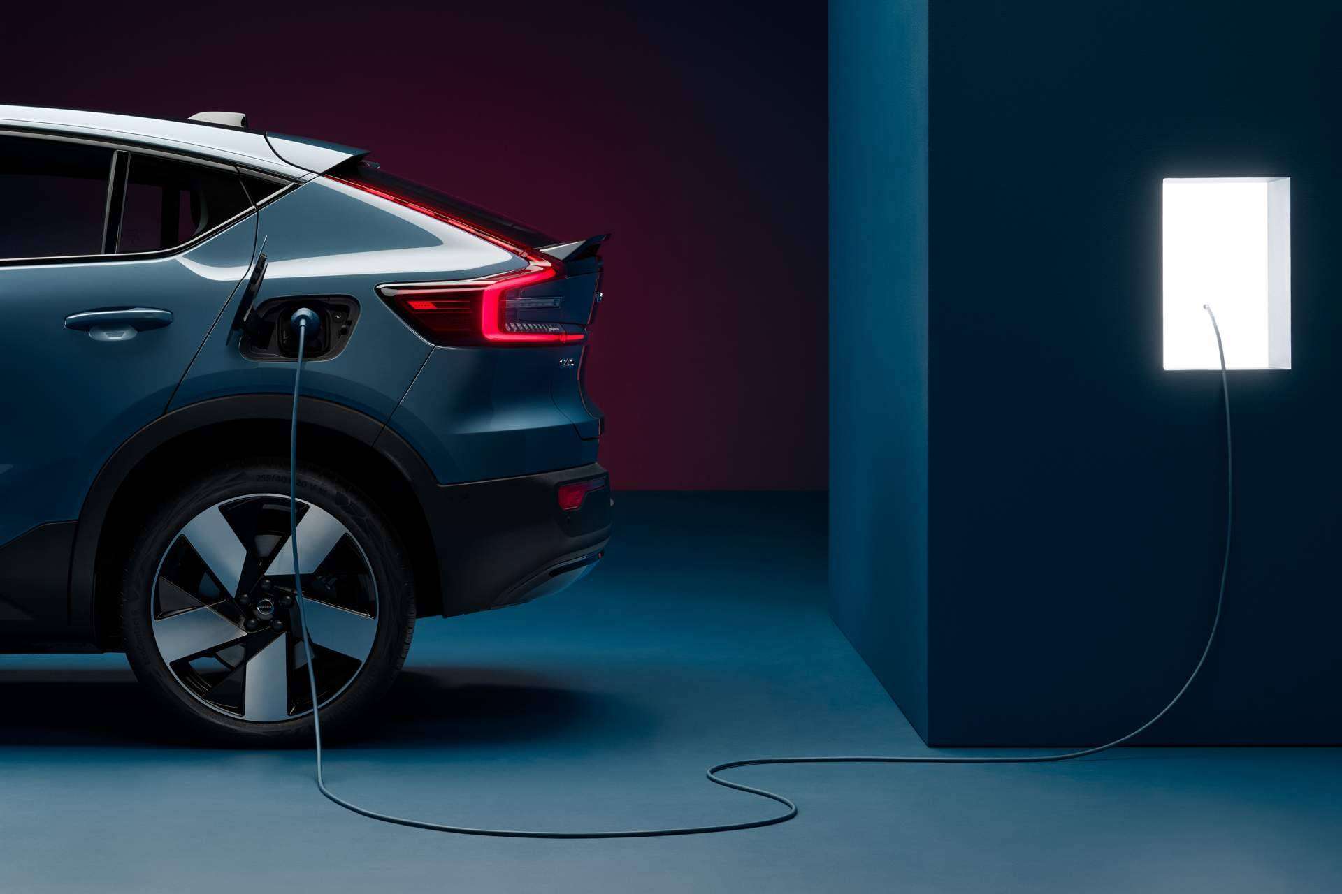 Los modelos XC40 Recharge y C40 Recharge de vehículos eléctricos Volvo, disponibles en Lleida