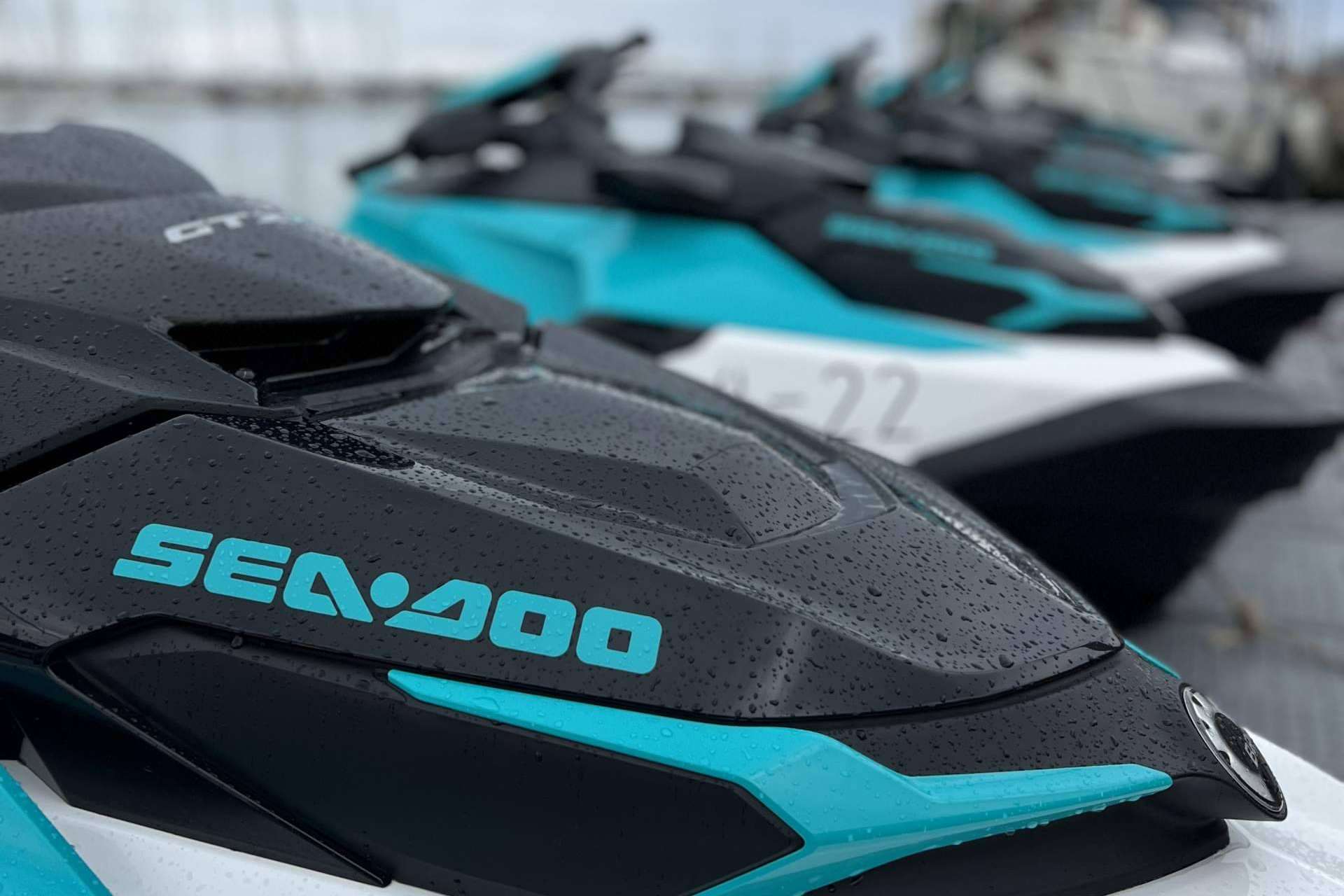 ¿Qué ofrece el servicio de alquiler de motos de agua en Valencia de Rentjetskivalencia.com?