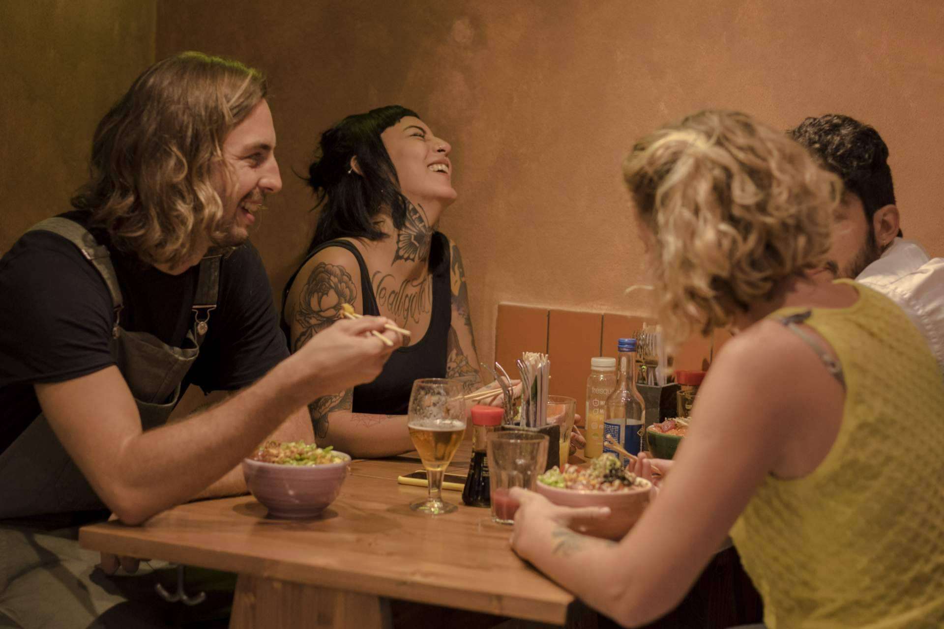 POKE Sí participa en los festivales Cruïlla y Primavera Sound con stands de comida y prepara la apertura de dos nuevos locales de poke bowls en la Ciudad Condal