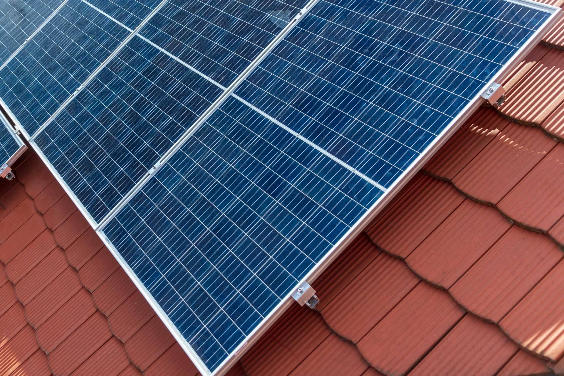 La importancia de las estructuras metálicas para placas solares