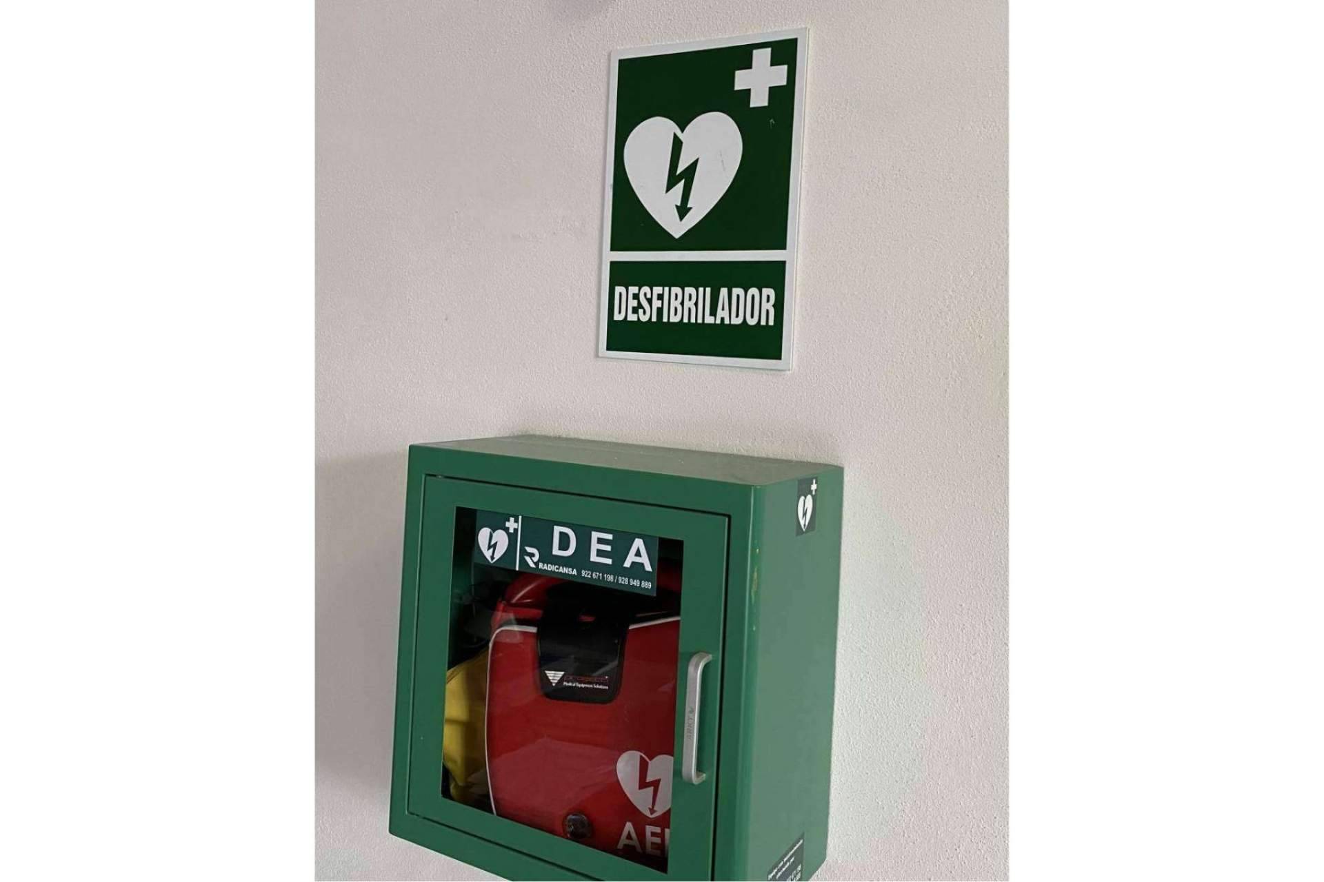 Radicansa señala la importancia de instalar cabinas para desfibriladores en las empresas