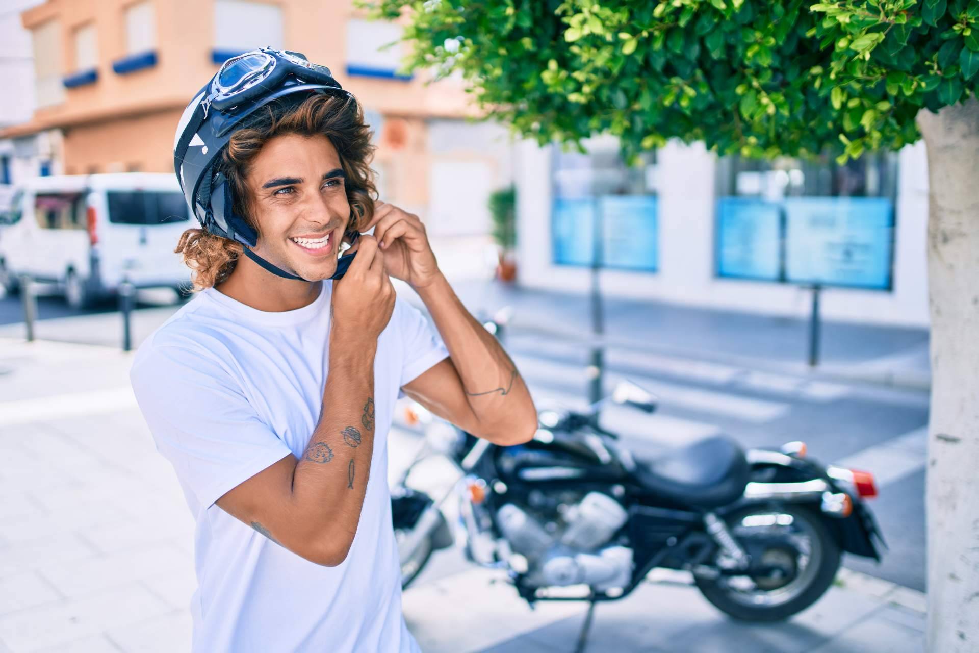 Autoescuela 2000 explica cómo obtener el carnet de moto de una forma sencilla y barata