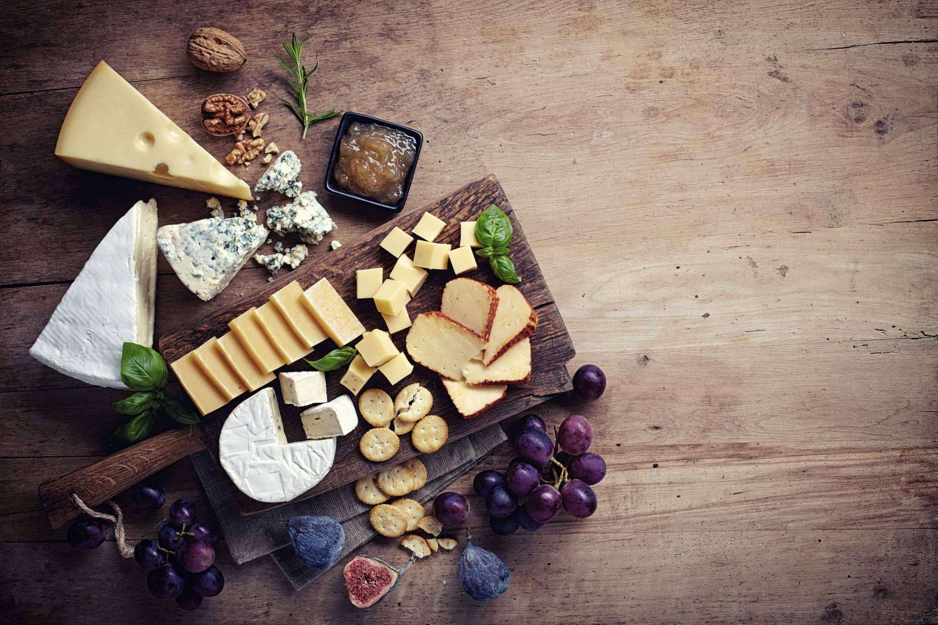 Sorprender a los invitados con la tabla de quesos y embutidos de Bon León