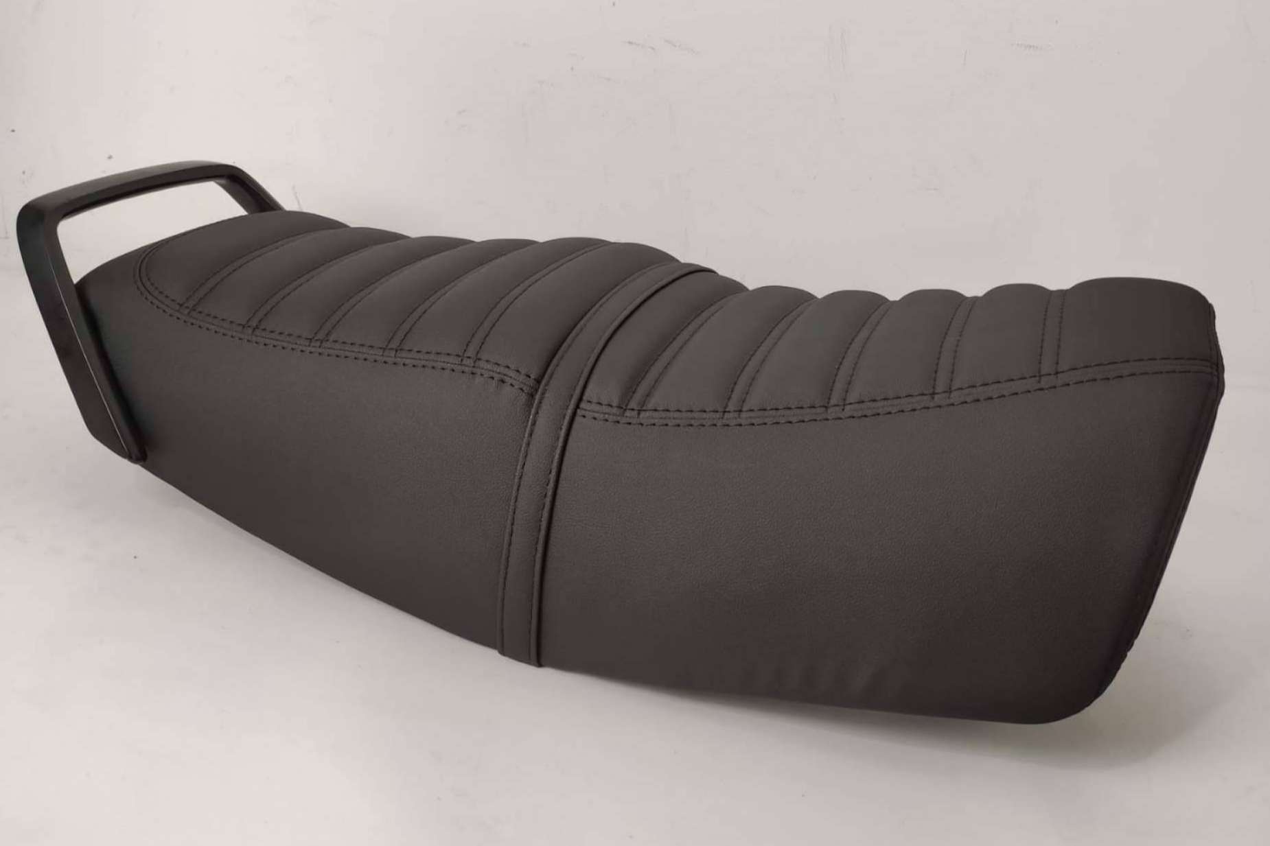 Tapizar asiento de moto de la mano de JM-FUNDAS