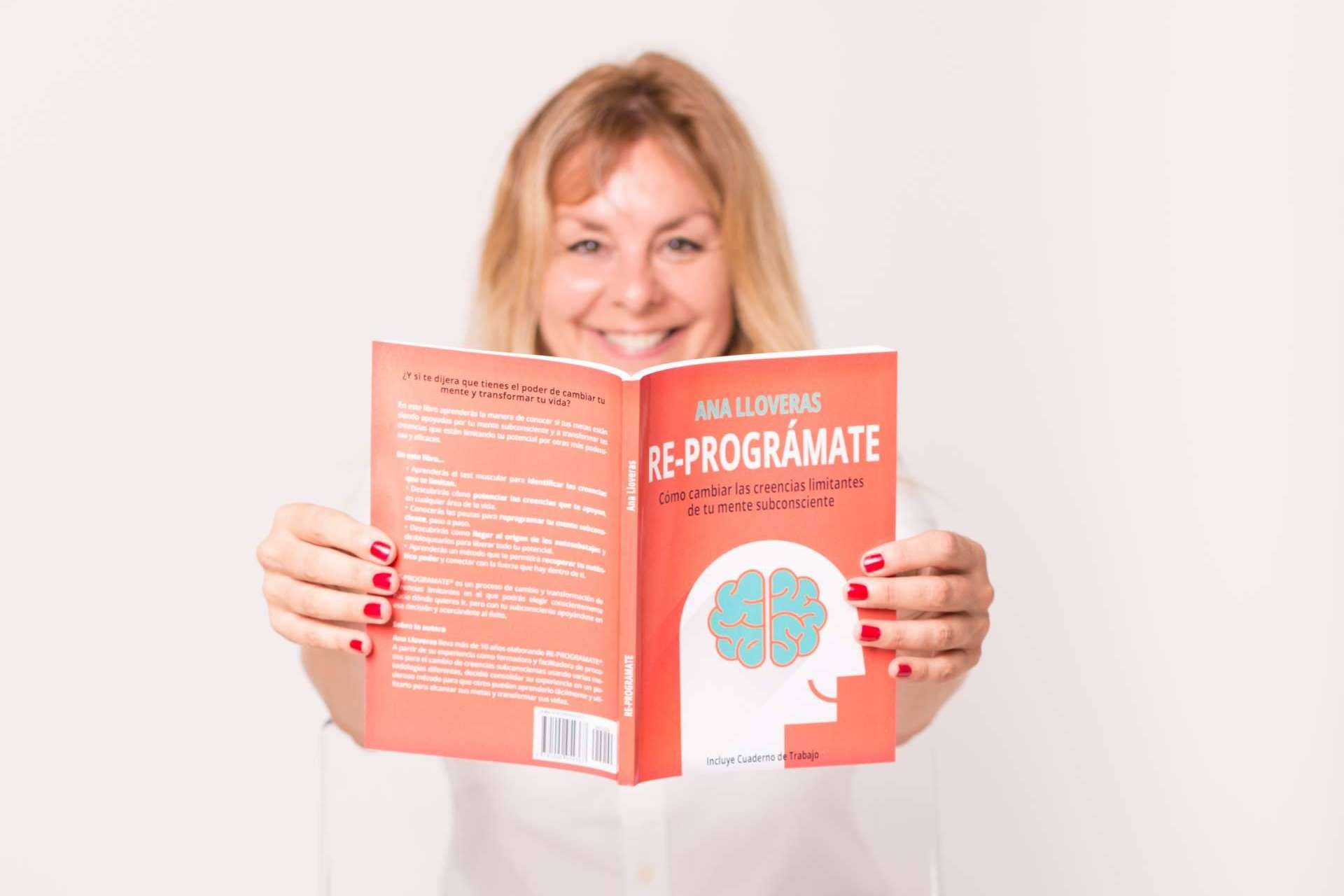 El libro Re-Prográmate de Ana Lloveras y su contribución al desarrollo personal
