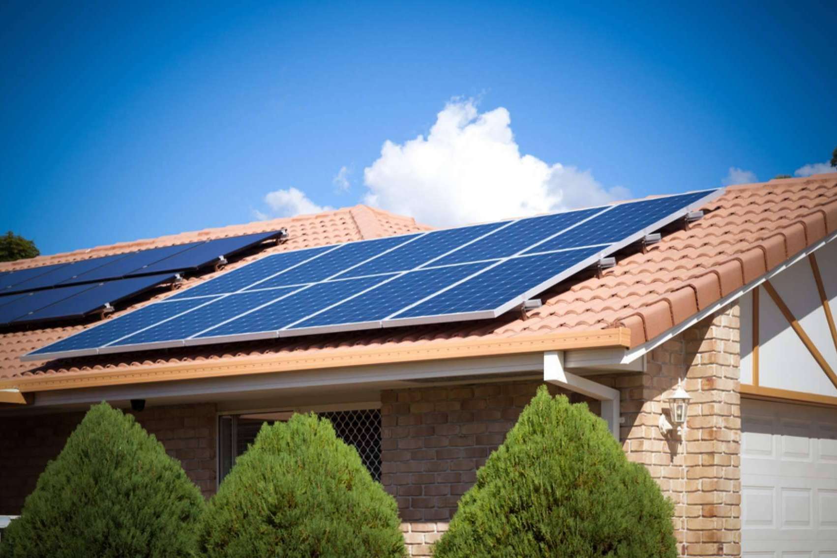 Instalación de placas solares para mejorar la calidad de vida familiar