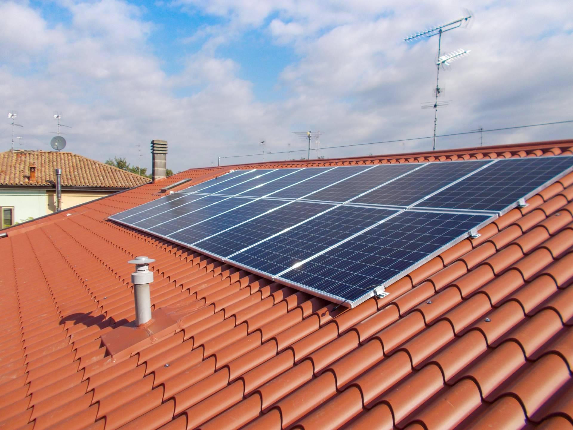Encontrar un buen presupuesto para la instalación de placas solares en una vivienda con Megawatt