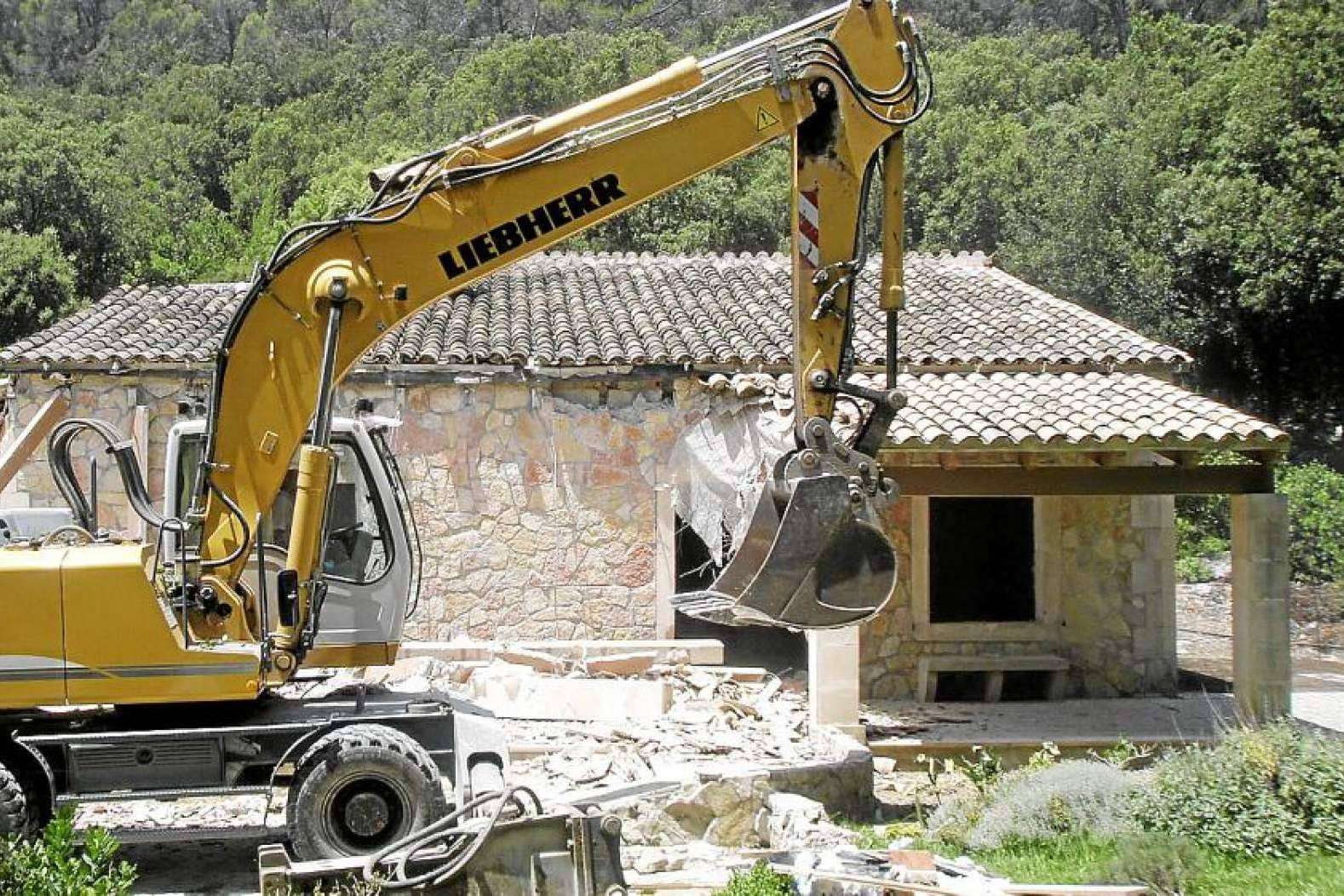 Martínez-Blanco Abogados asesora sobre cómo actuar ante una infracción urbanística por una obra ilegal