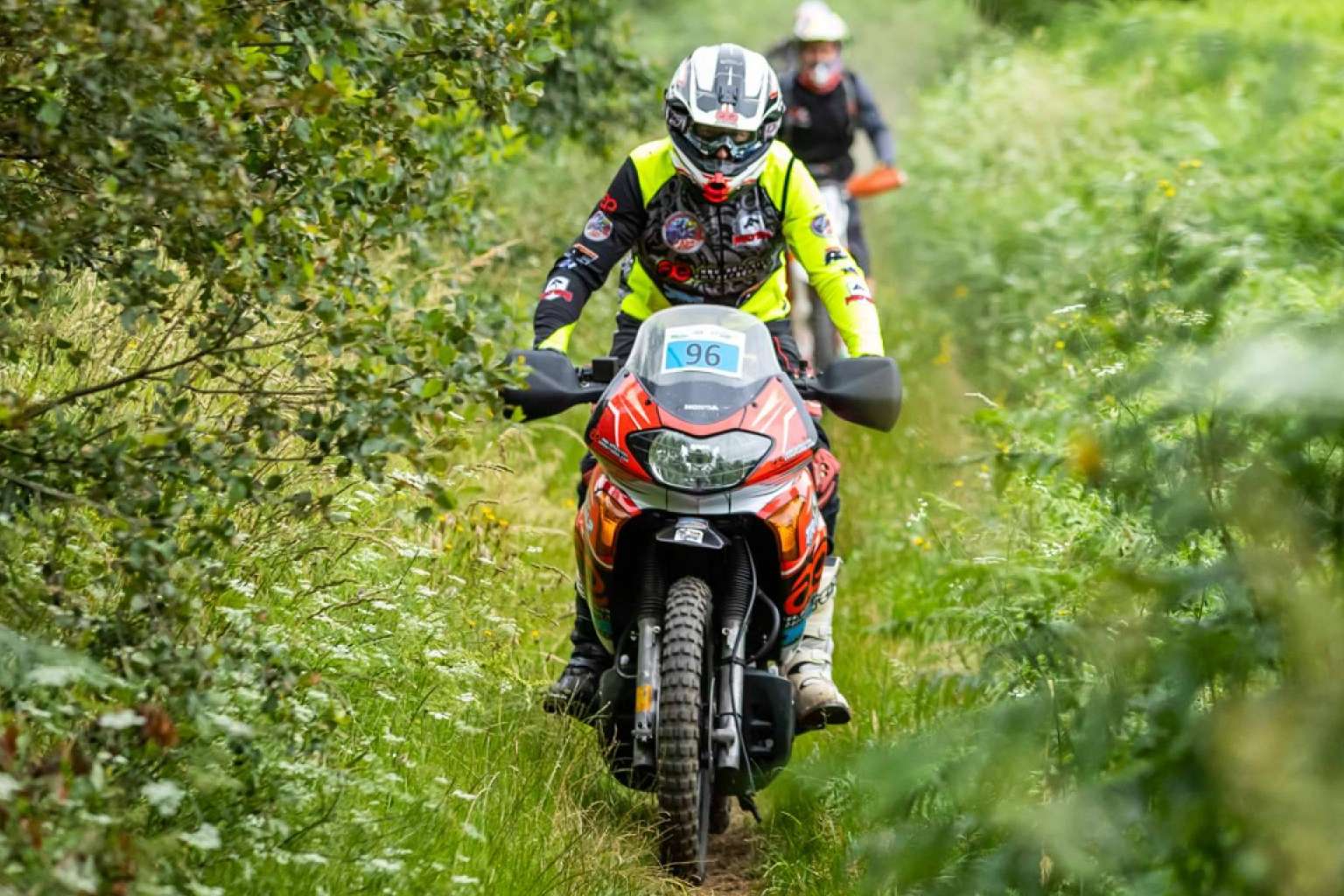 ADHESIVOSEMBARRADOS ofrece una equipación off road personalizada de calidad