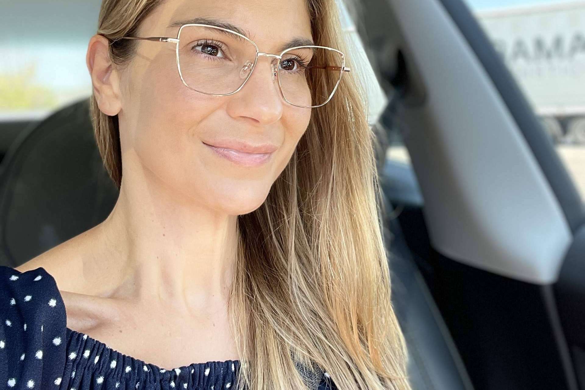 Carolina Lober y Confortauto comparten los consejos para conducir con gafas