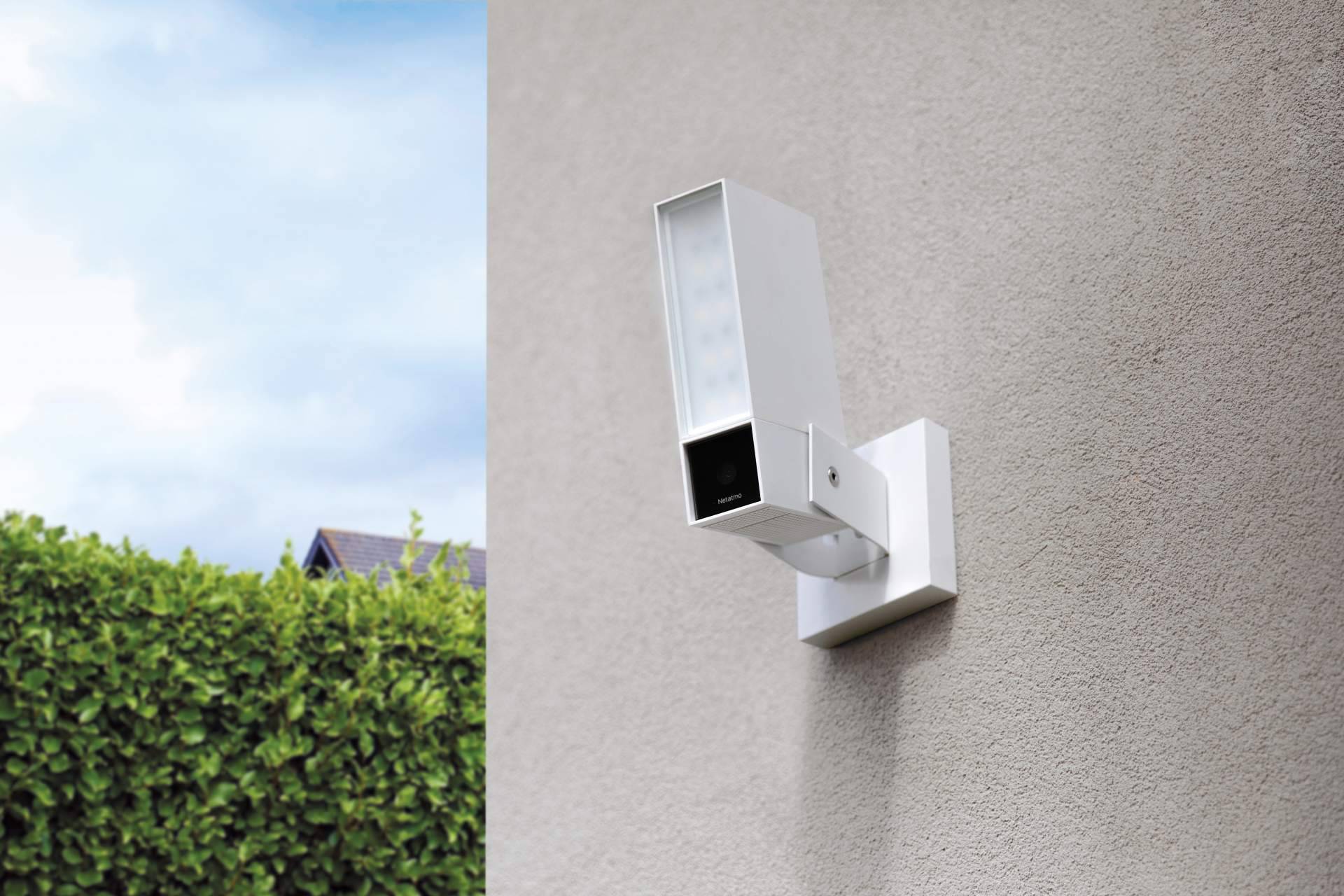 Netatmo estrena su nueva Cámara Exterior Inteligente con Sirena blanca